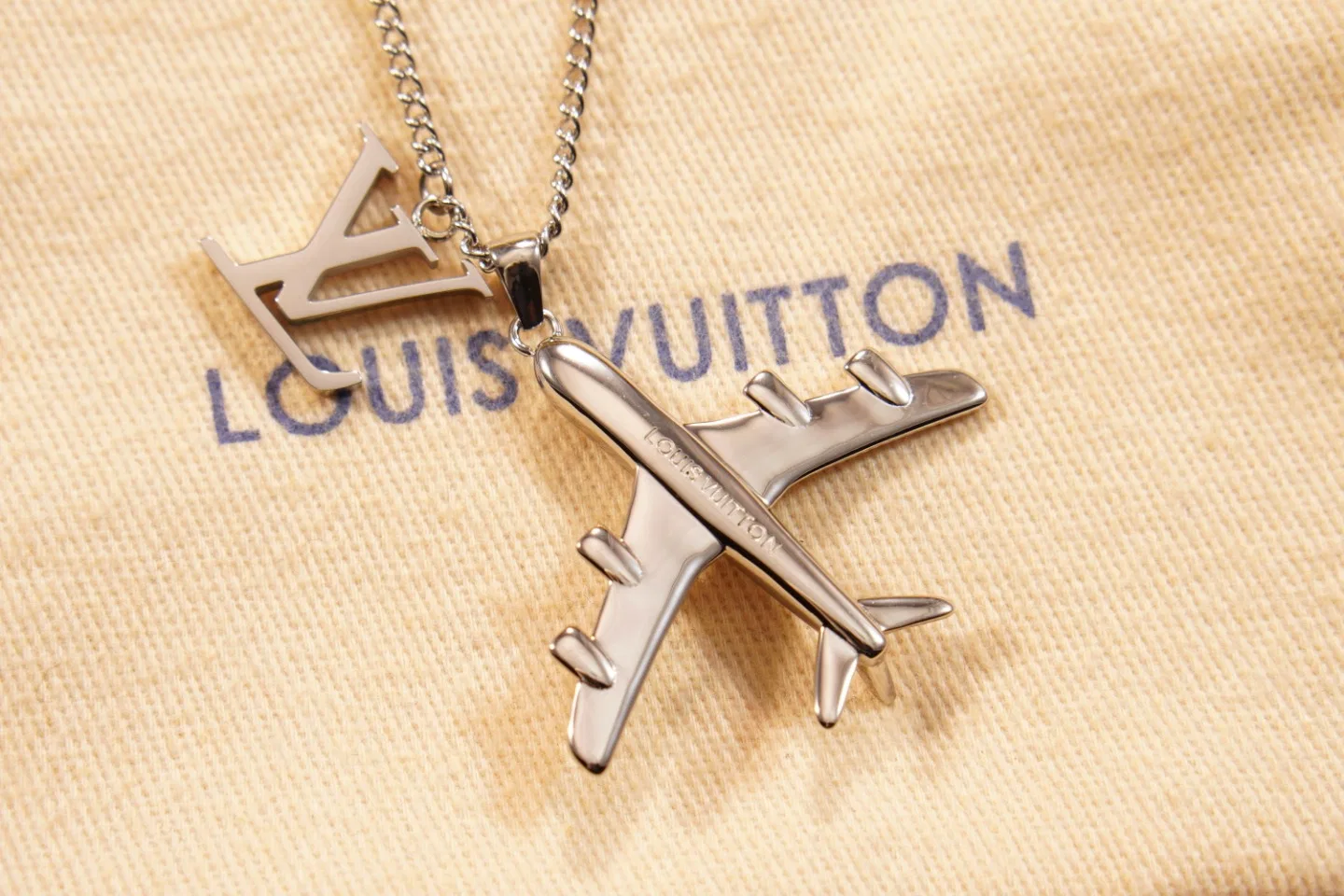 LV 27FW QCYEEAU 017 목걸이 3