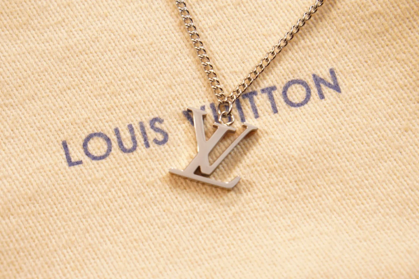 LV 27FW QCYEEAU 017 목걸이 6