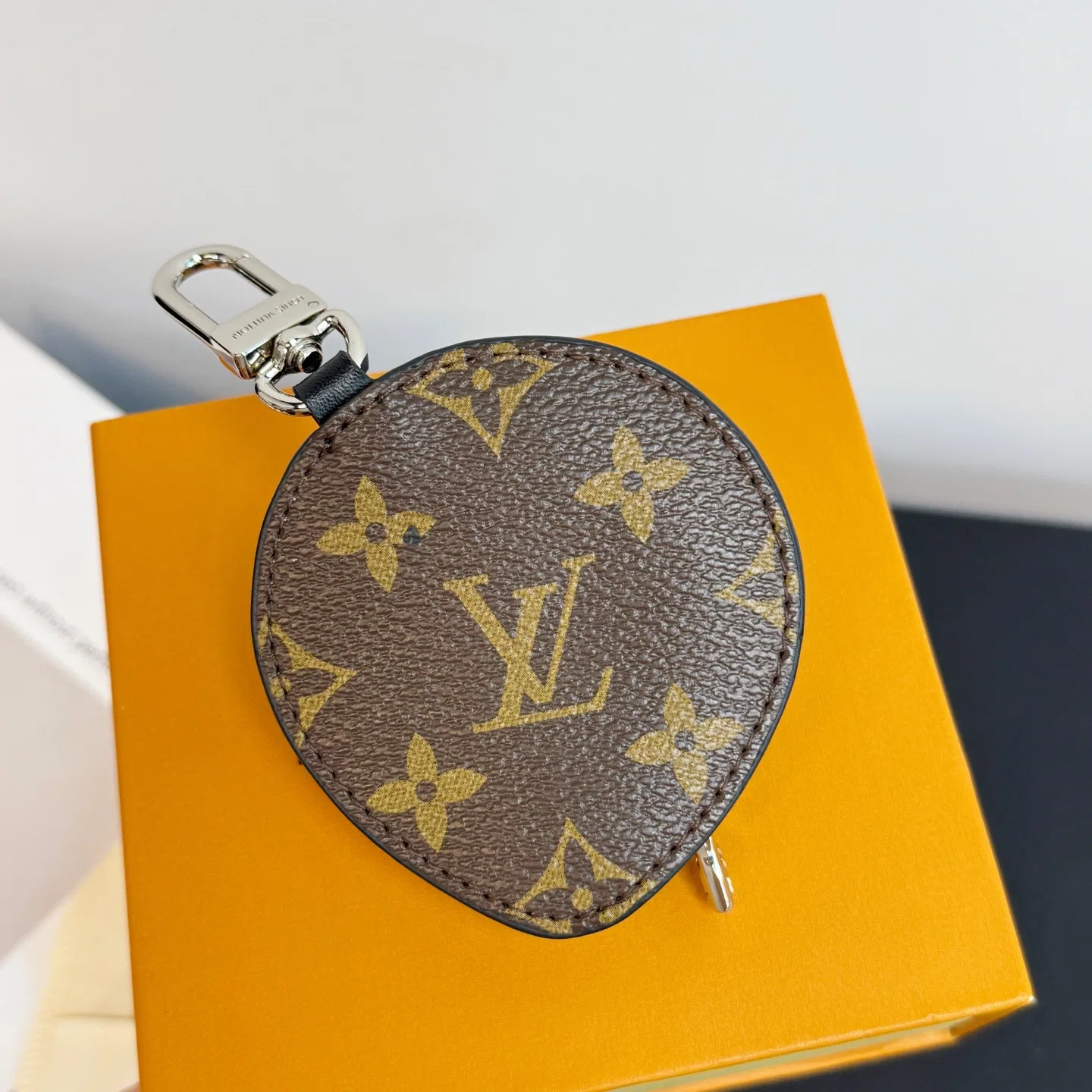 LV 27FW QCYEEAU 020 참 6