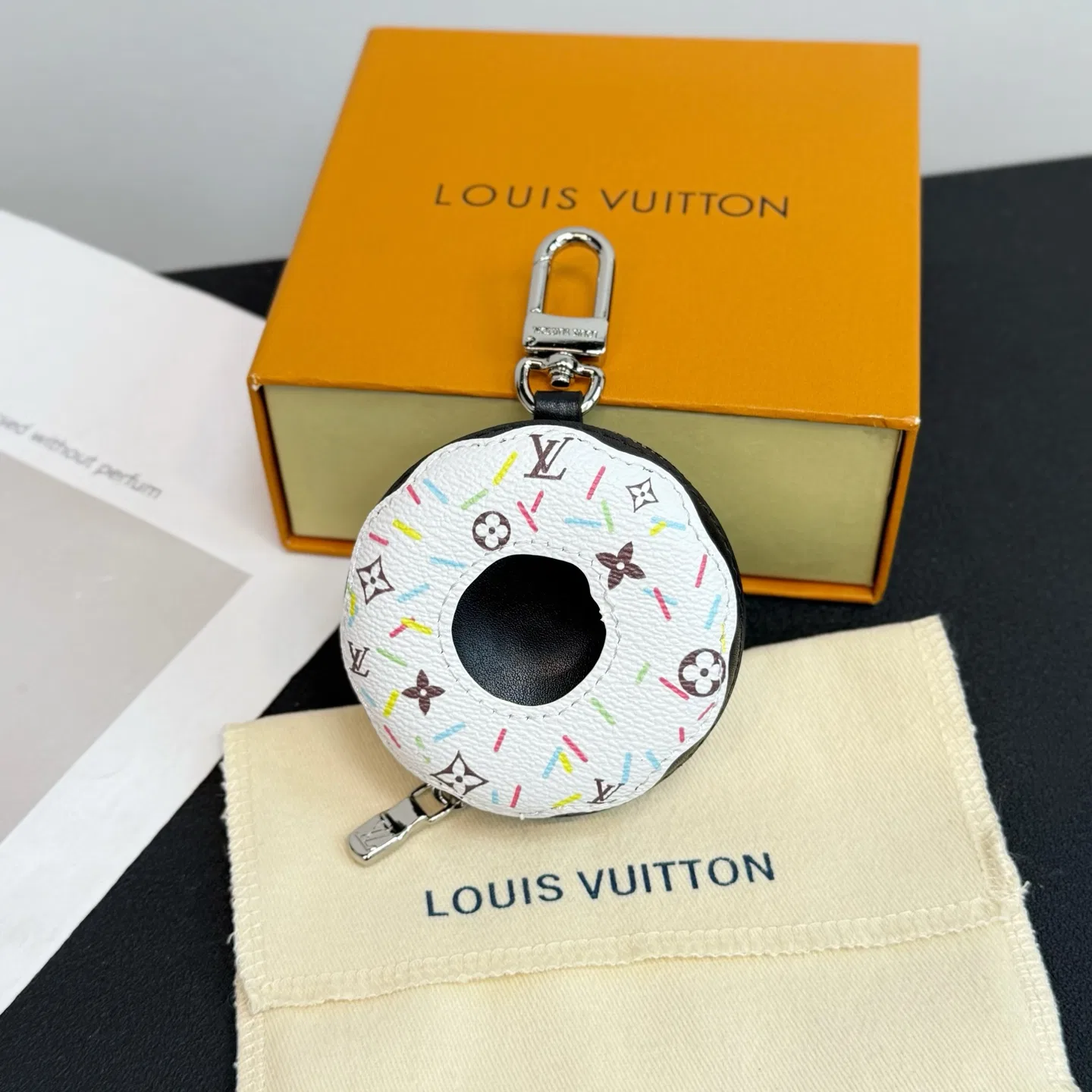 LV 27FW QVUSQNN 030 키링