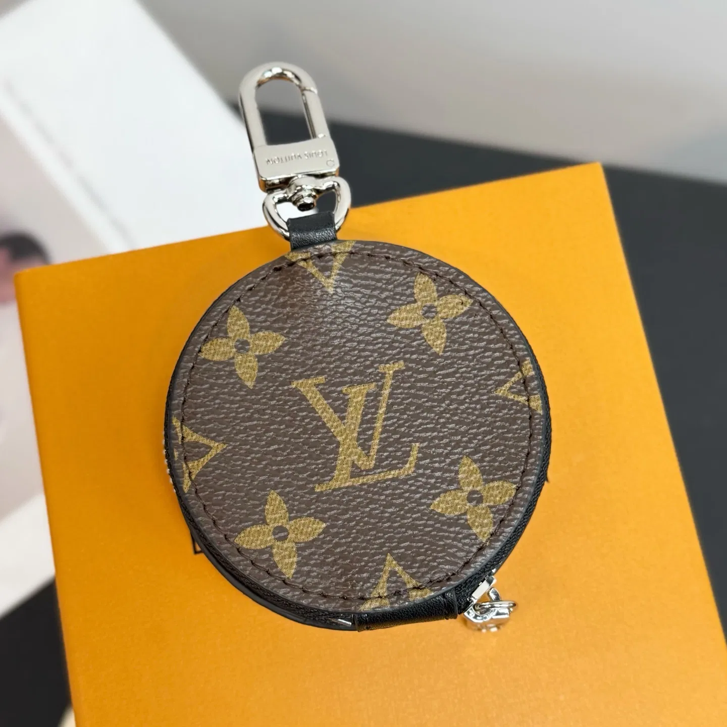 LV 27FW QVUSQNN 030 키링 5