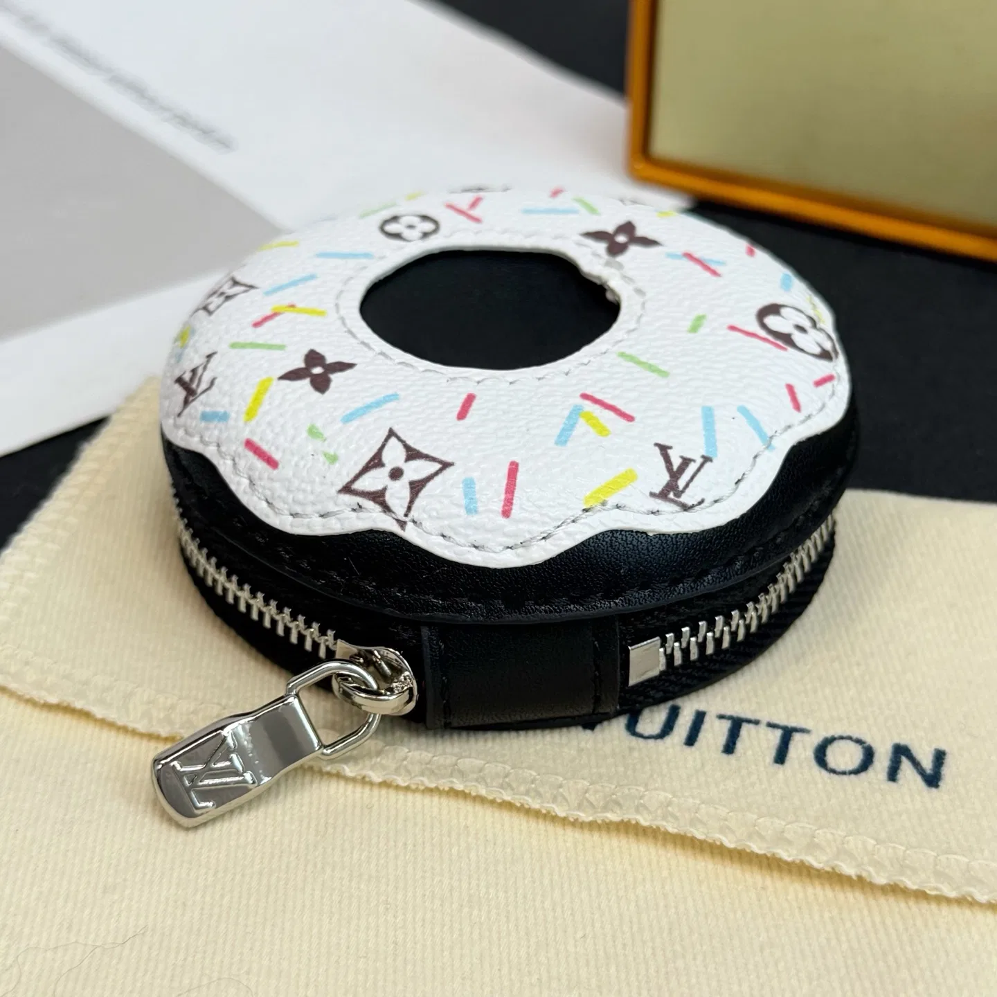 LV 27FW QVUSQNN 030 키링 6
