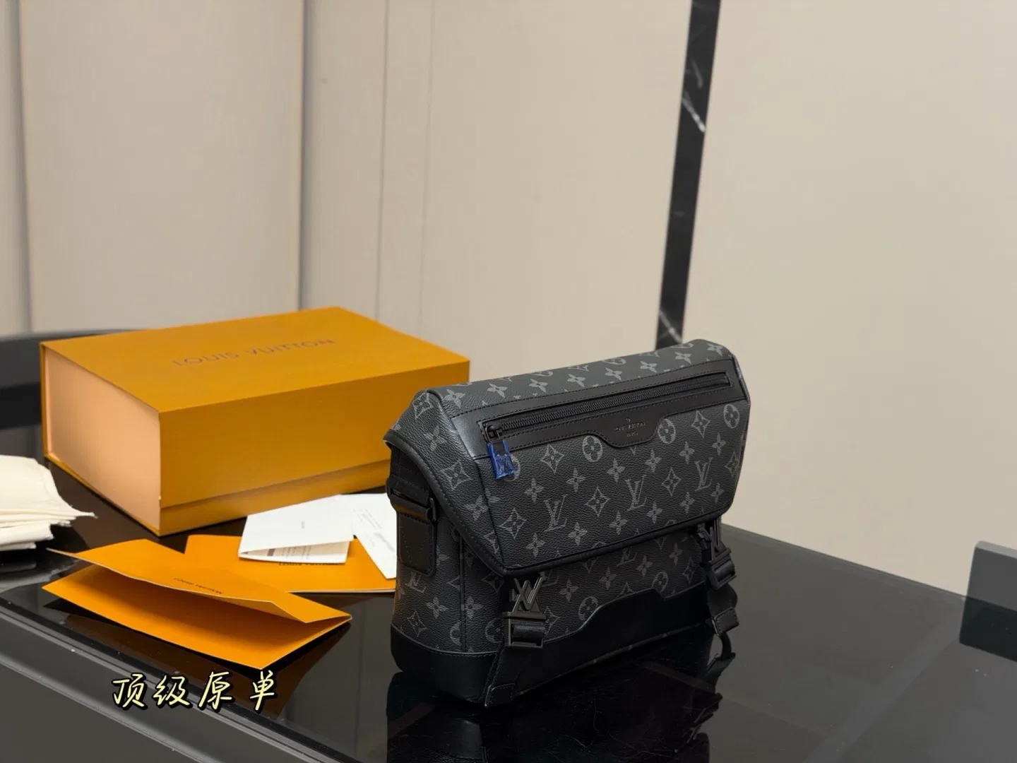 LV 27FW QVUSQNN 106 크로스백