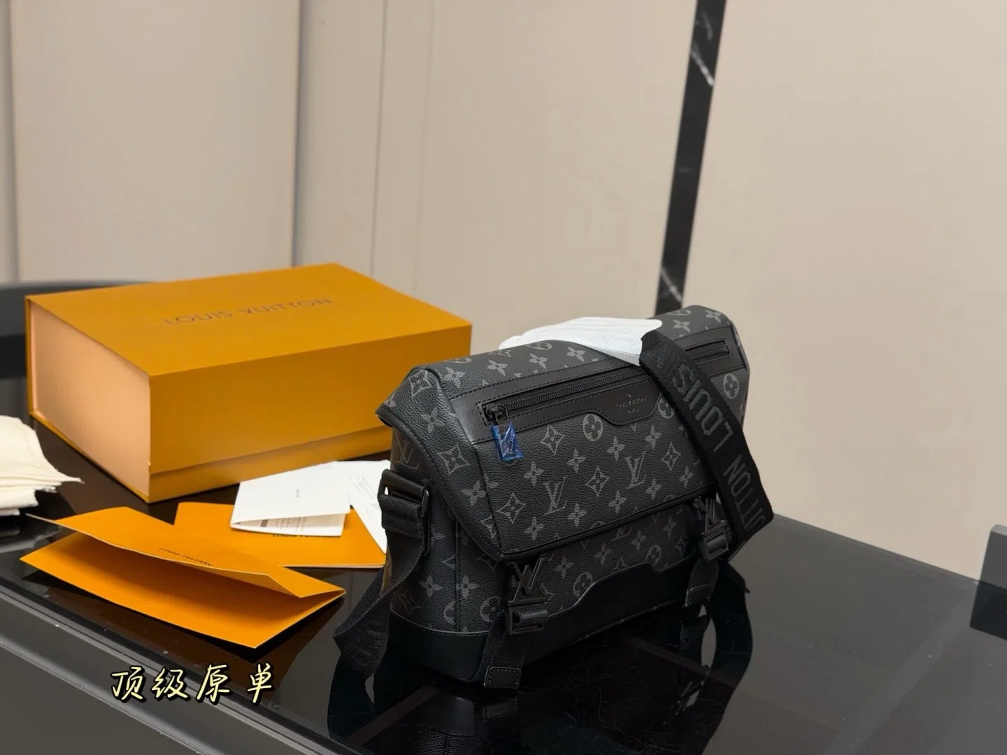 LV 27FW QVUSQNN 106 크로스백 5