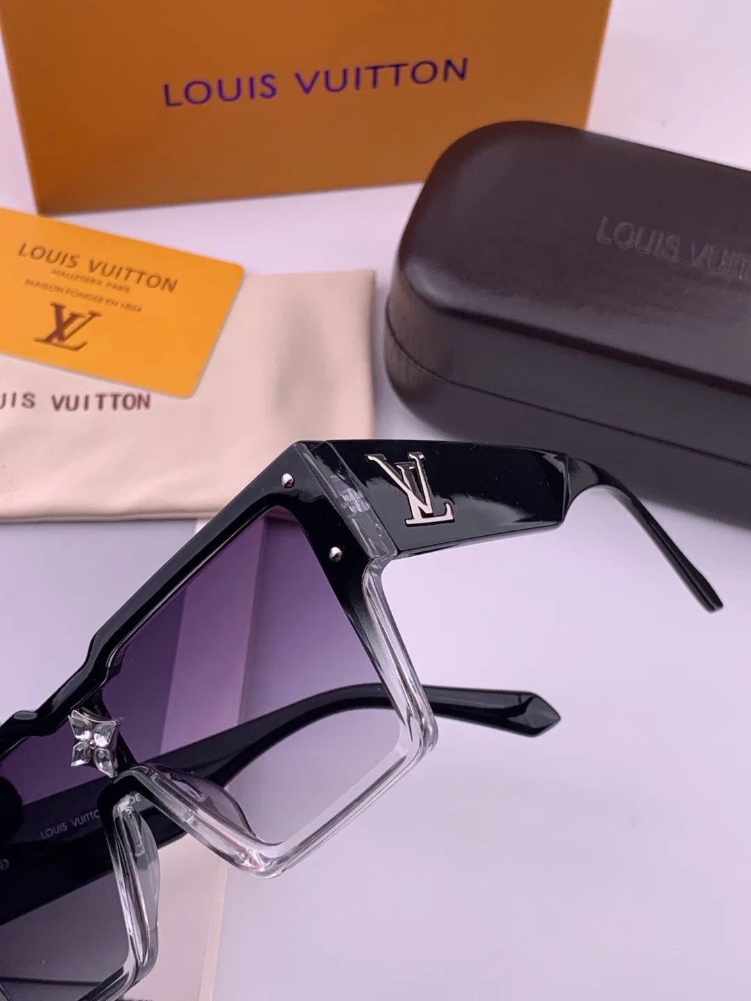 LV 27FW QVUSQNN 246 선글라스 4