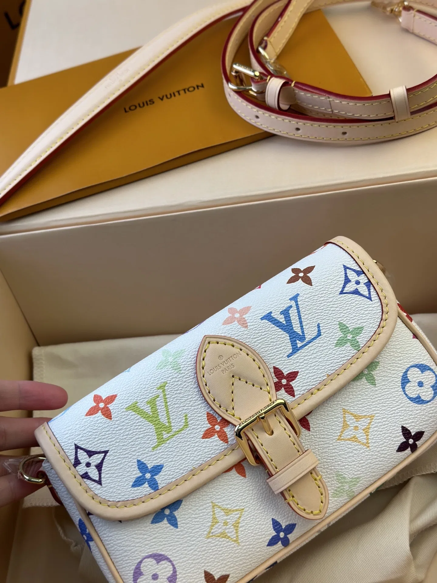 LV 27FW VCICDVH 001 미니백
