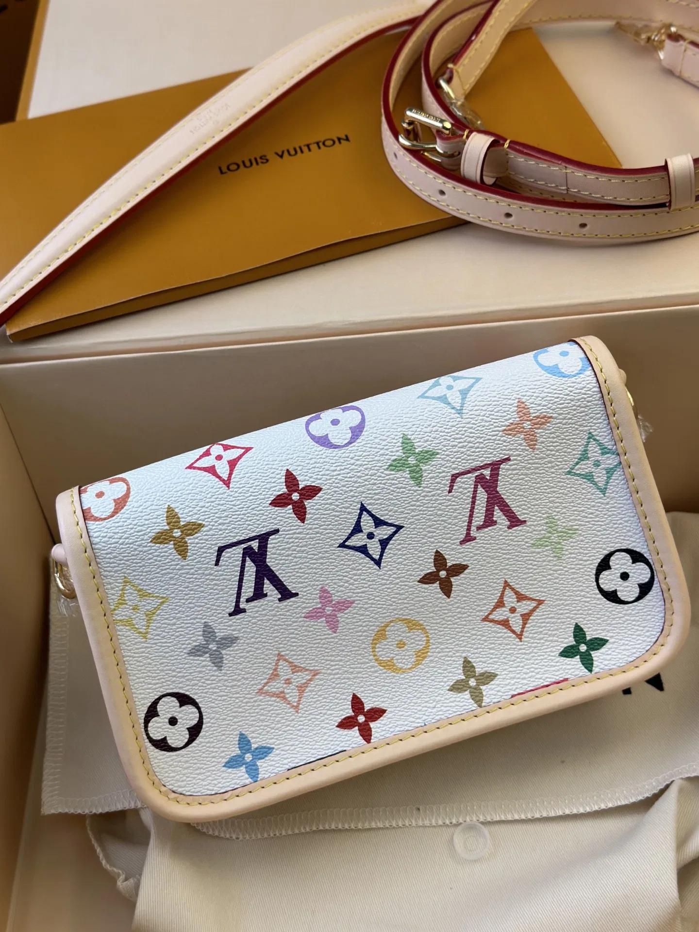 LV 27FW VCICDVH 001 미니백 3