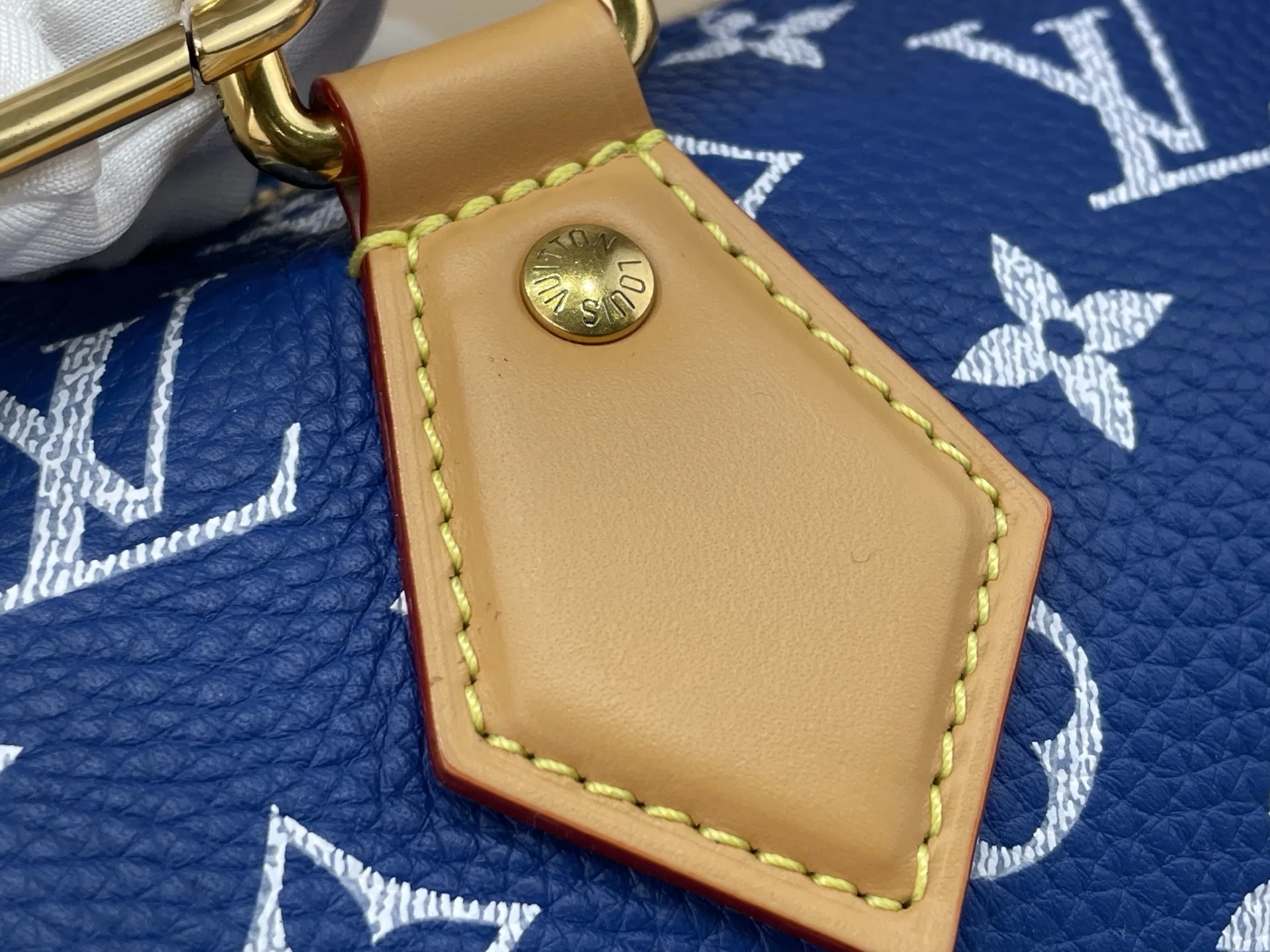 LV 27FW VCICDVH 008 토트백 6