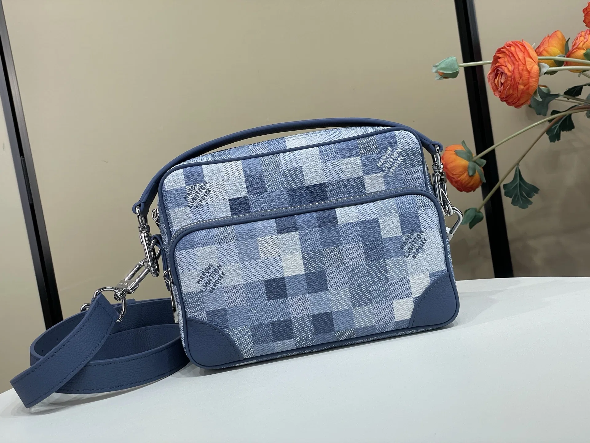 LV 27FW VCICDVH 021 크로스백