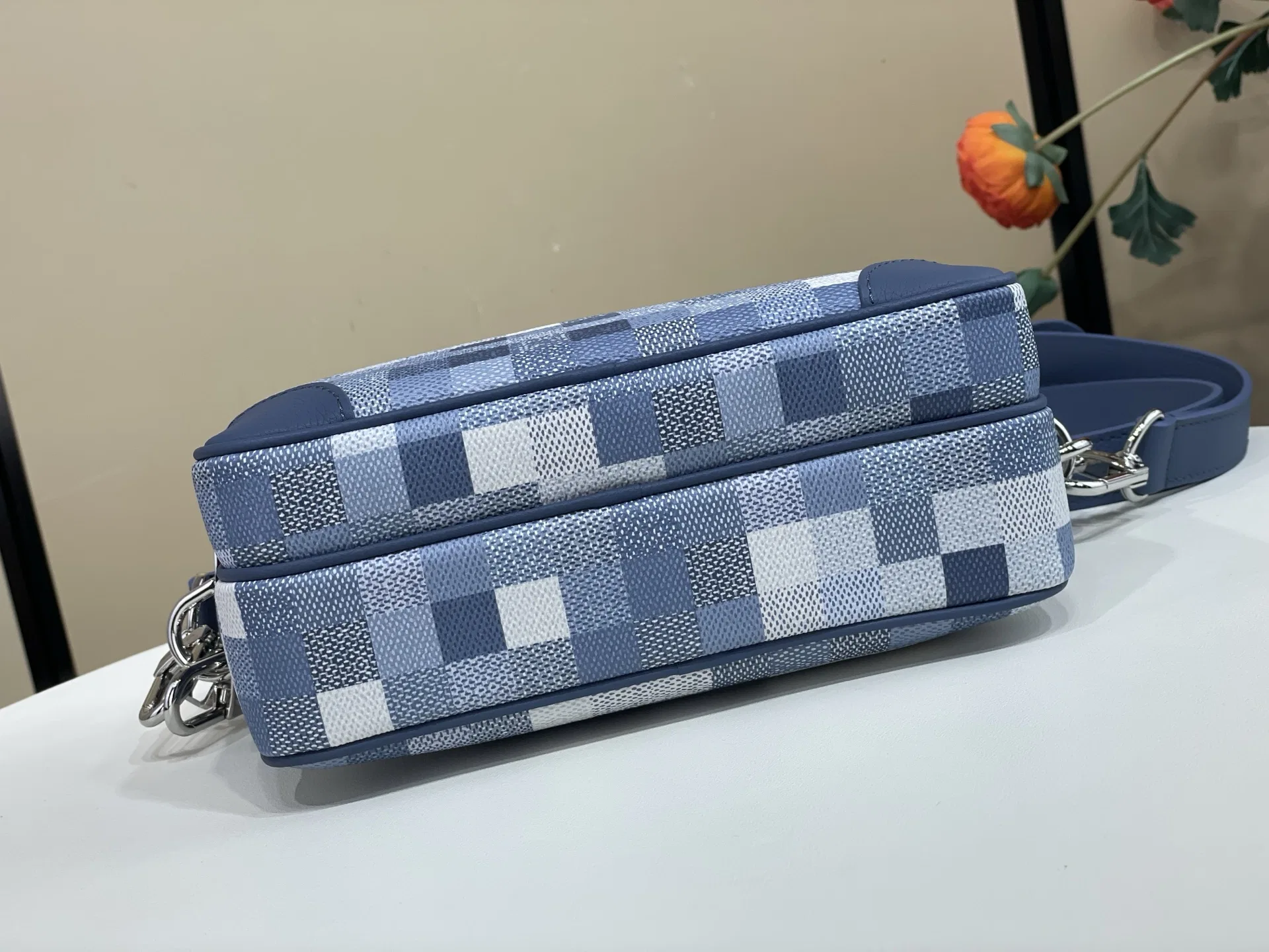 LV 27FW VCICDVH 021 크로스백 4