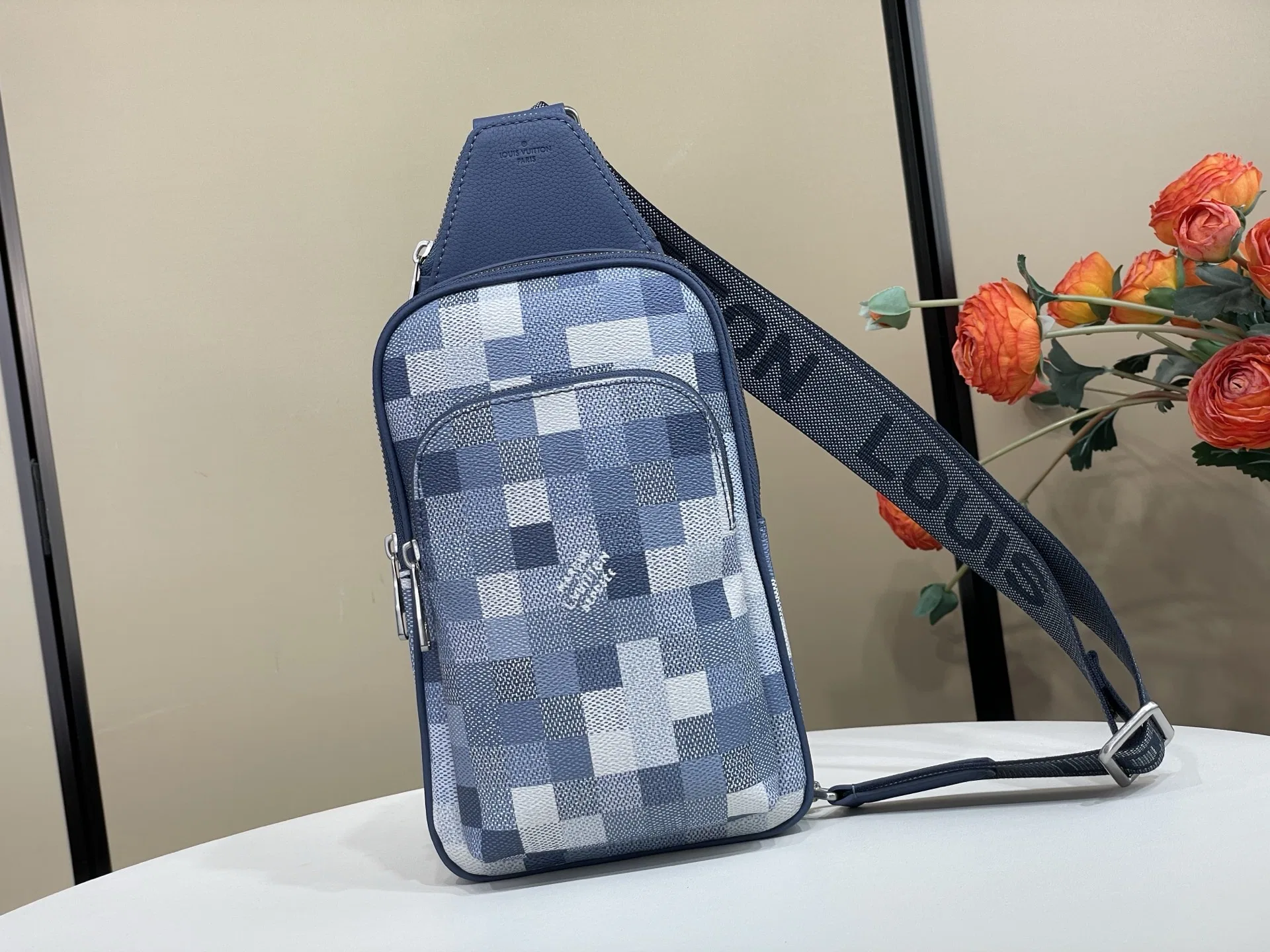 LV 27FW VCICDVH 022 크로스백