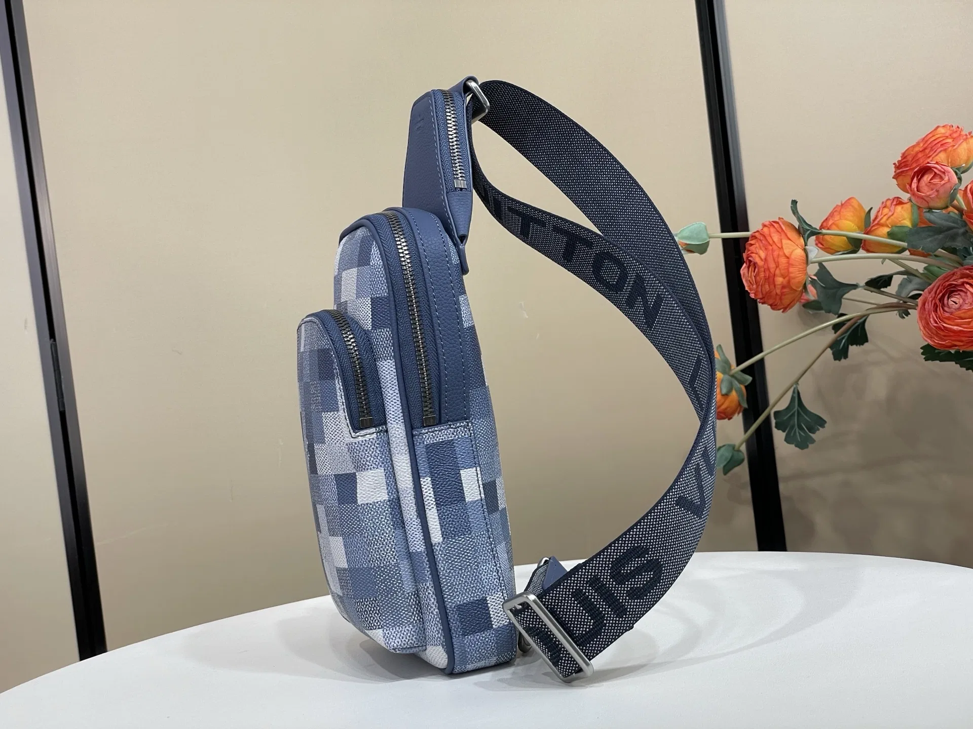 LV 27FW VCICDVH 022 크로스백 3