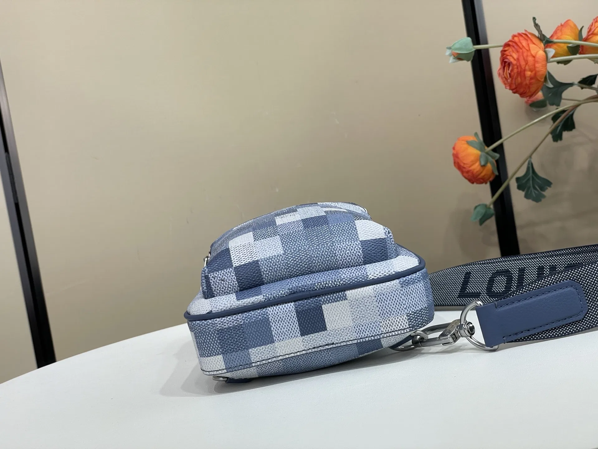 LV 27FW VCICDVH 022 크로스백 4