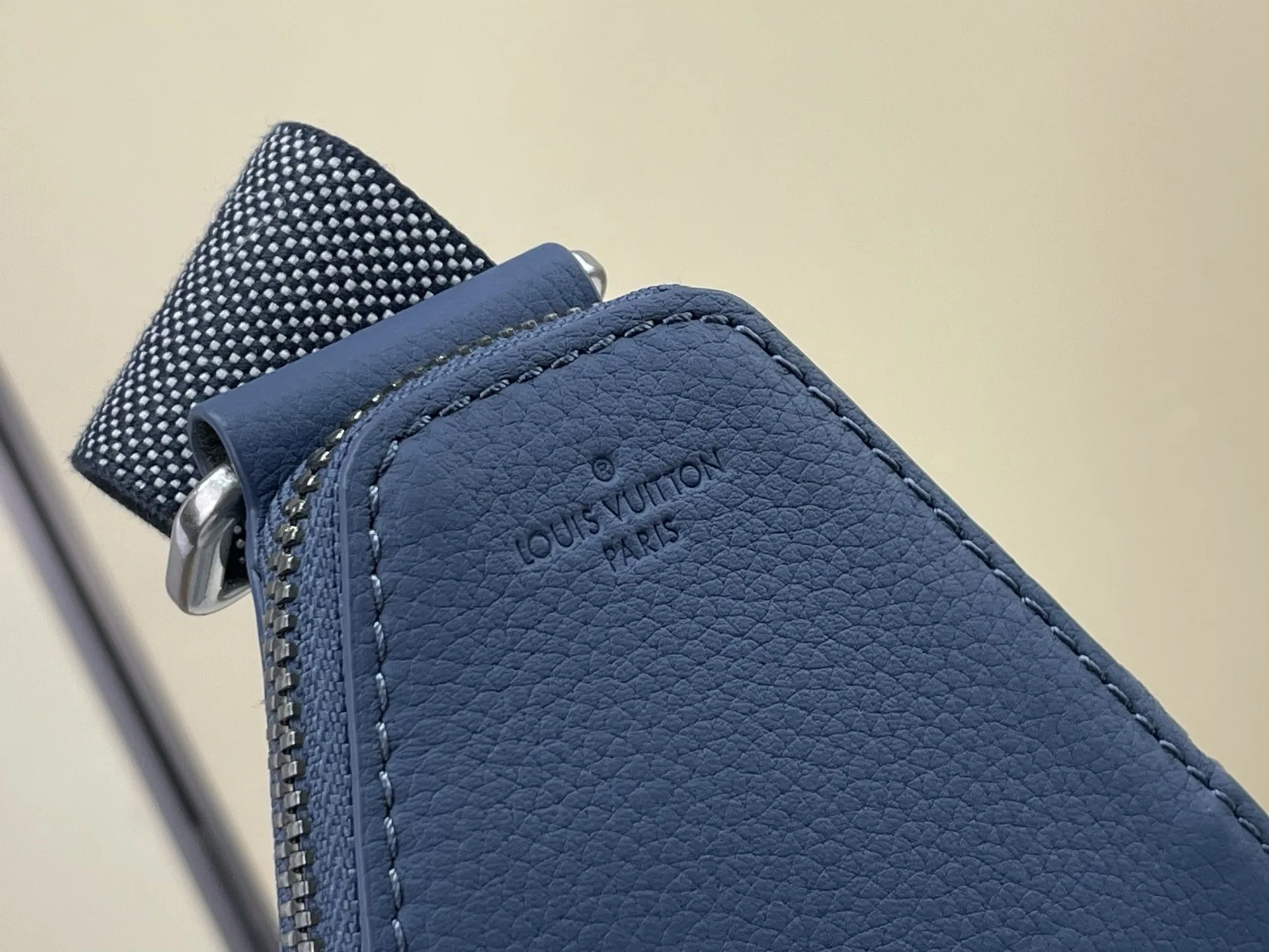 LV 27FW VCICDVH 022 크로스백 5