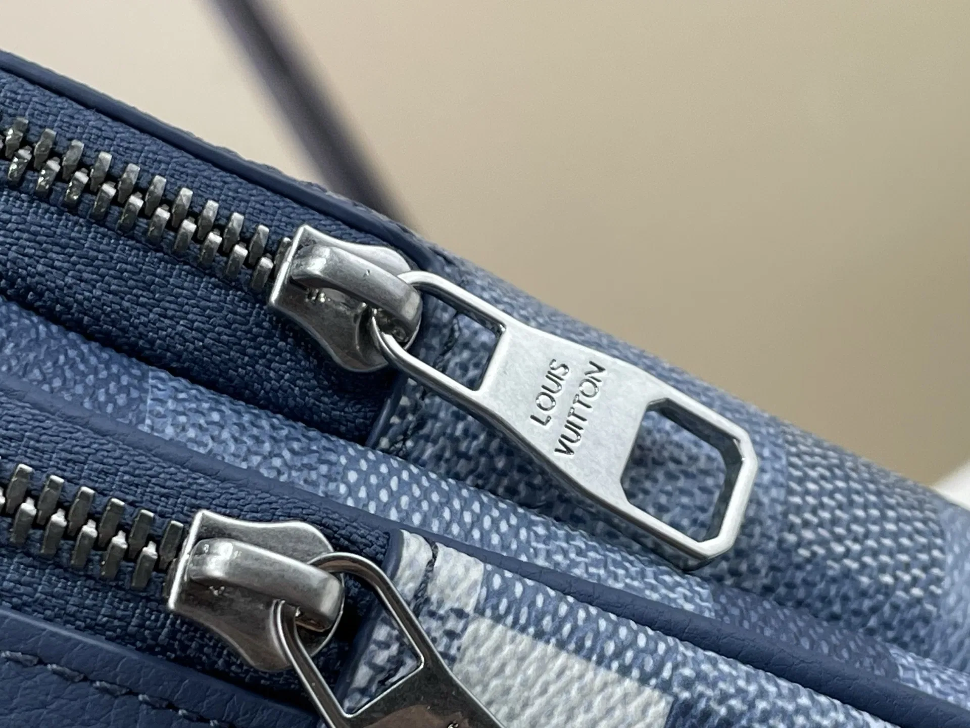 LV 27FW VCICDVH 022 크로스백 6