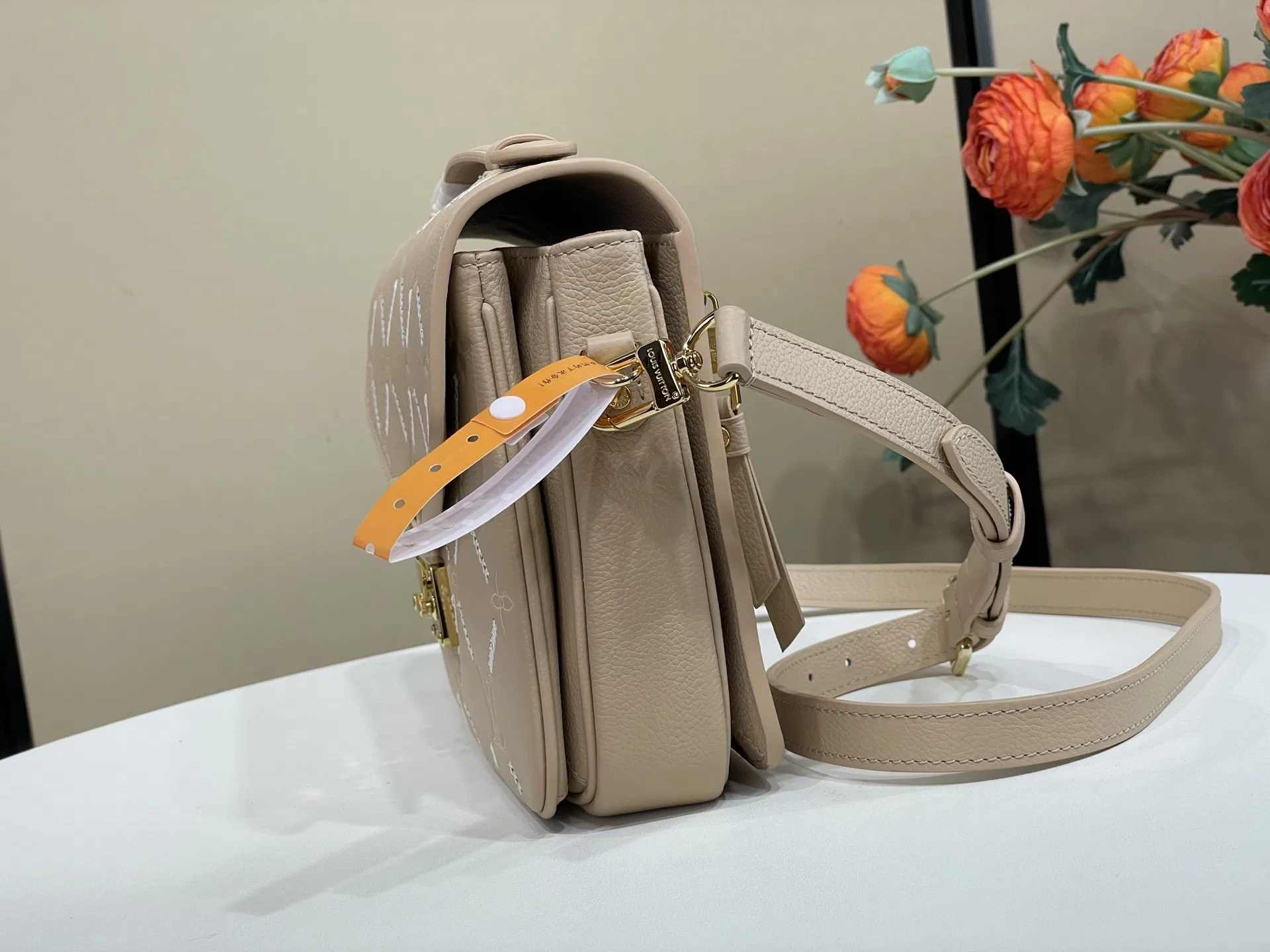LV 27FW VCICDVH 026 토트백 3