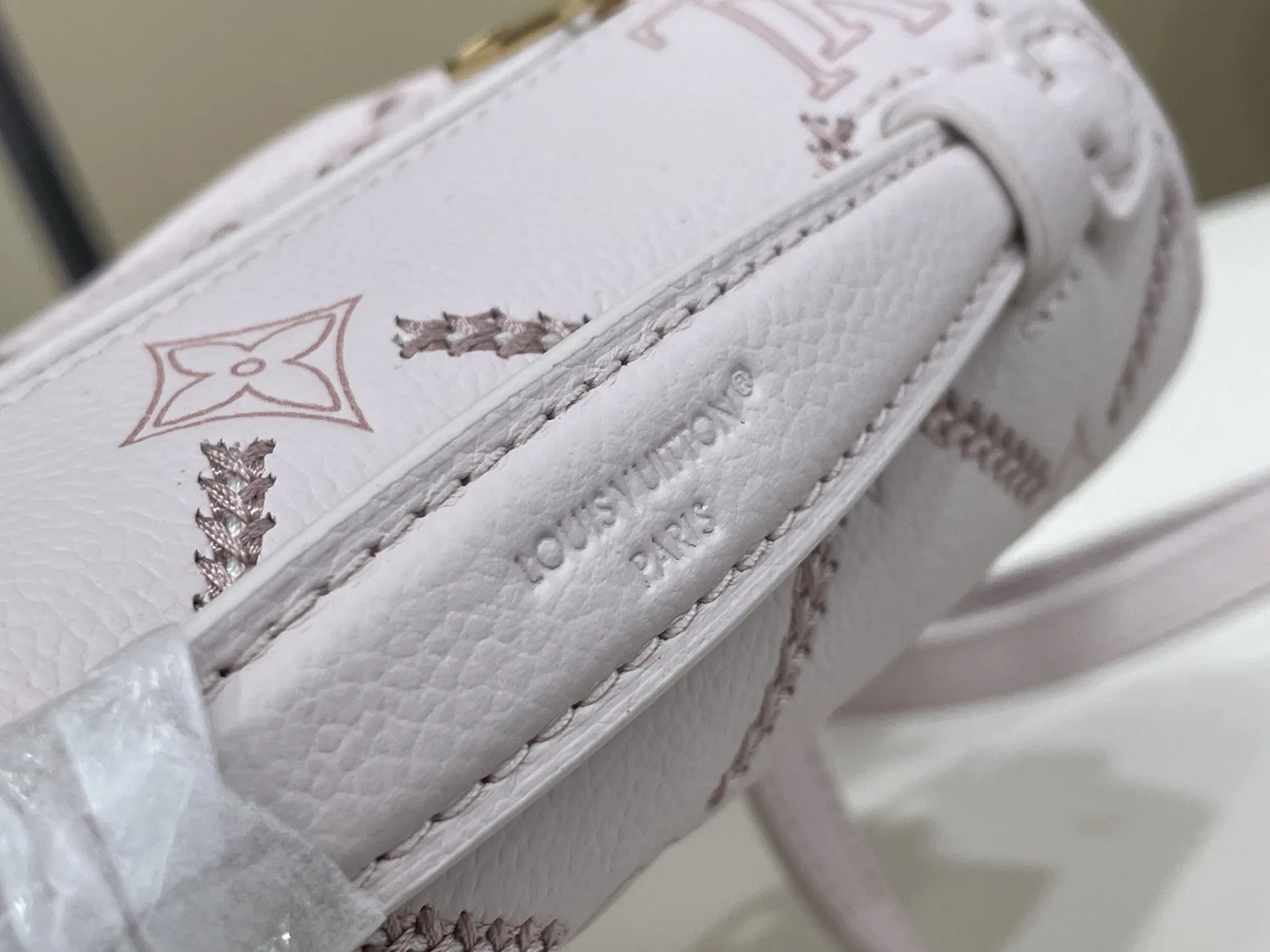 LV 27FW VCICDVH 027 토트백 6
