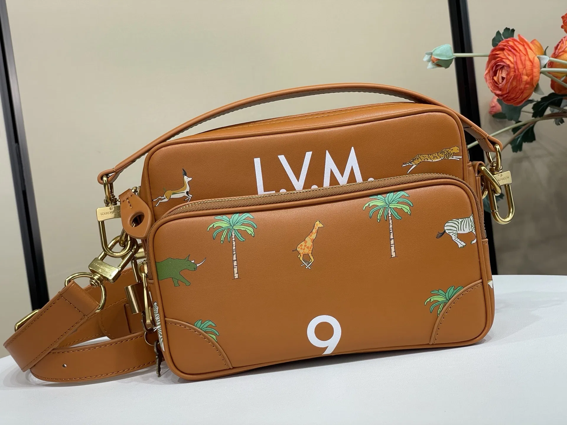 LV 27FW VCICDVH 039 크로스백