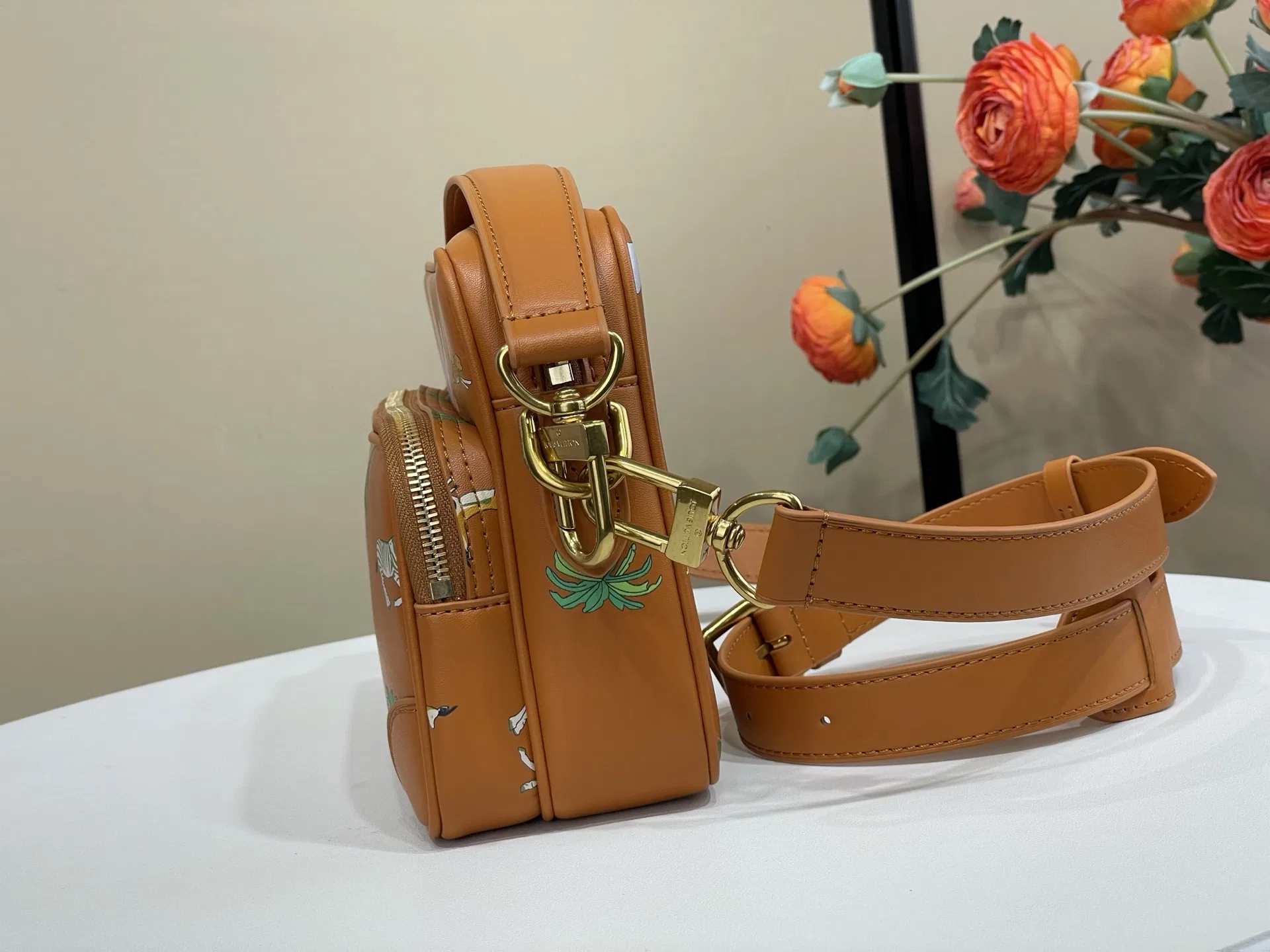 LV 27FW VCICDVH 039 크로스백 3
