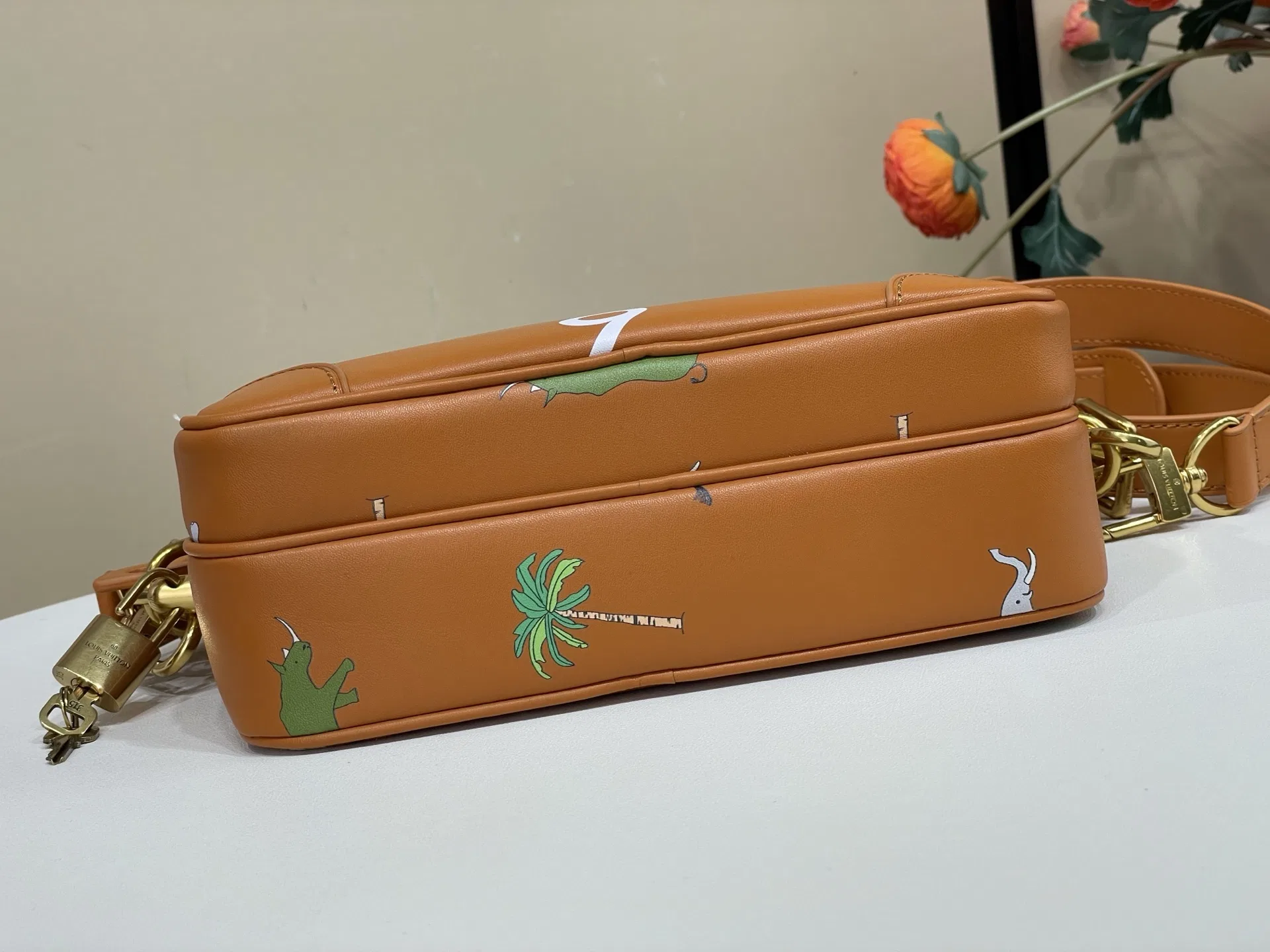 LV 27FW VCICDVH 039 크로스백 4