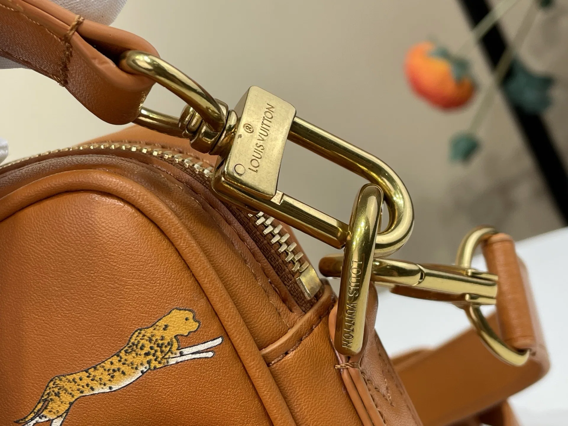 LV 27FW VCICDVH 039 크로스백 6