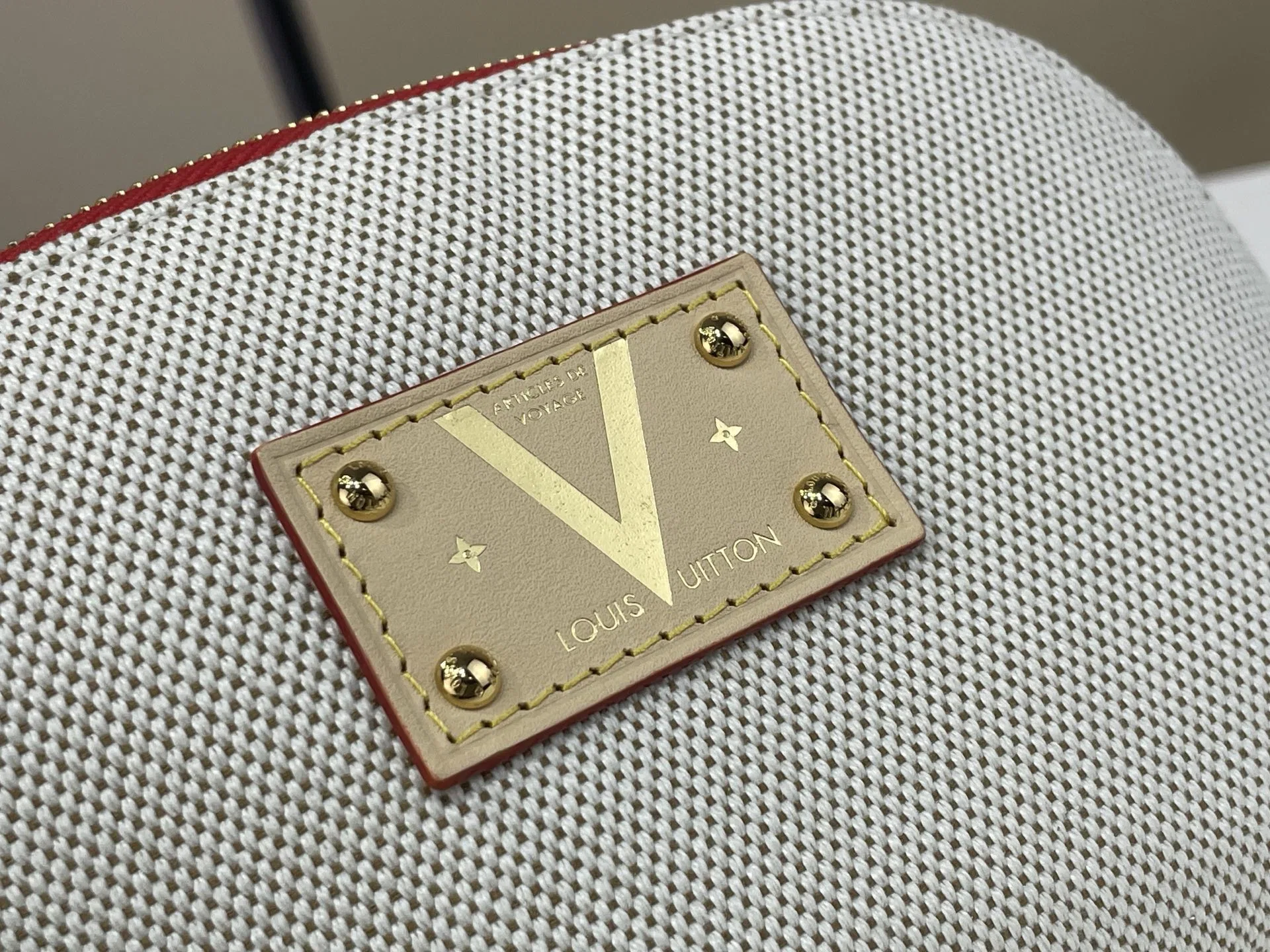 LV 27FW VCICDVH 042 미니파우치 5