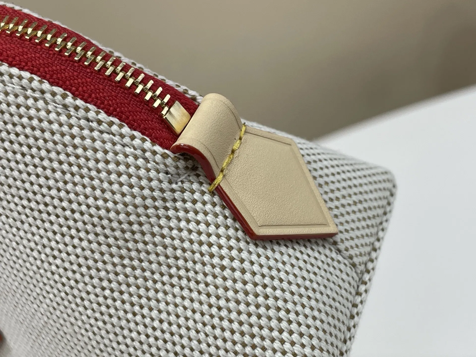 LV 27FW VCICDVH 042 미니파우치 6