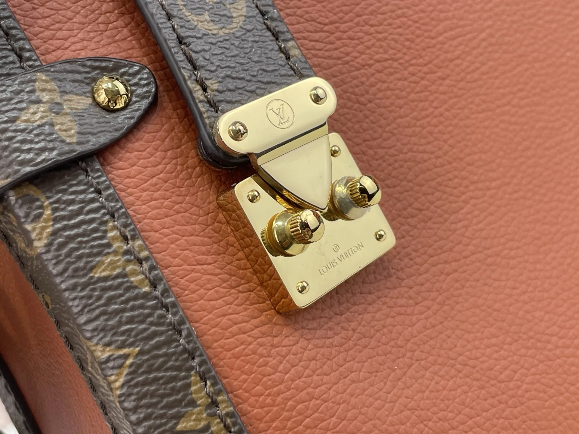 LV 27FW VCICDVH 043 숄더백 5