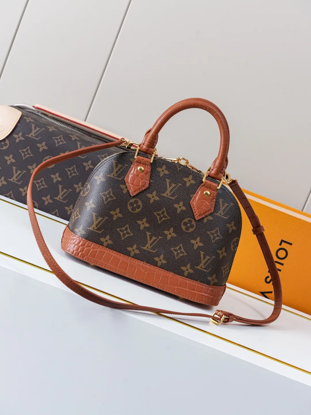 LV 27FW VCICDVH 057 토트백 3
