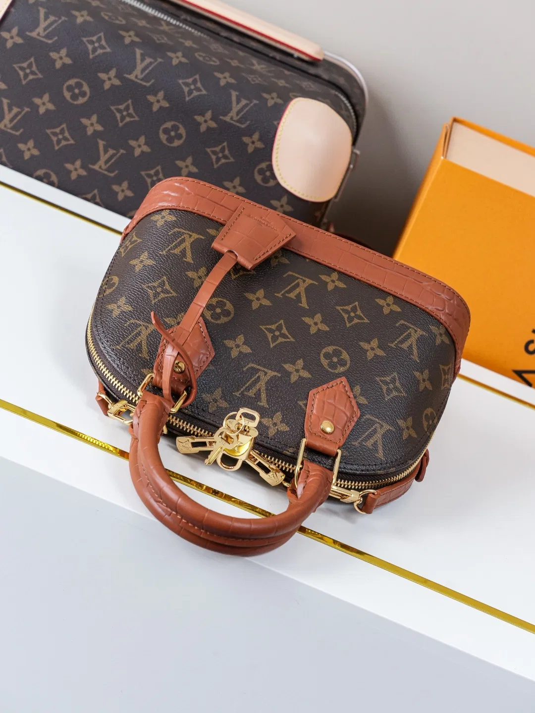 LV 27FW VCICDVH 057 토트백 4