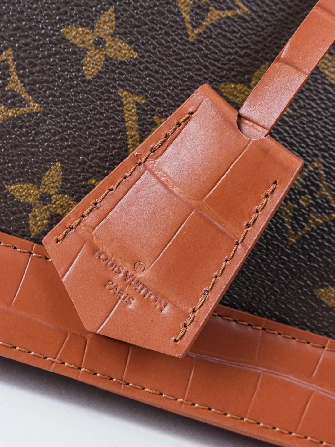 LV 27FW VCICDVH 057 토트백 6