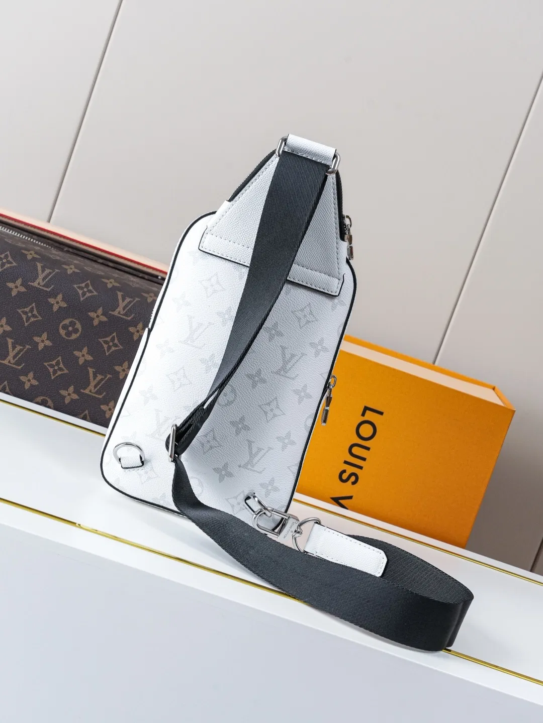LV 27FW VCICDVH 059 크로스백 3