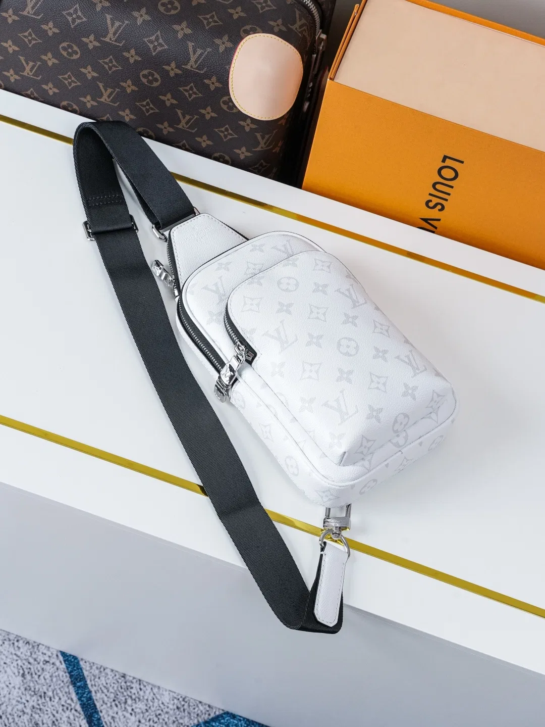 LV 27FW VCICDVH 059 크로스백 4