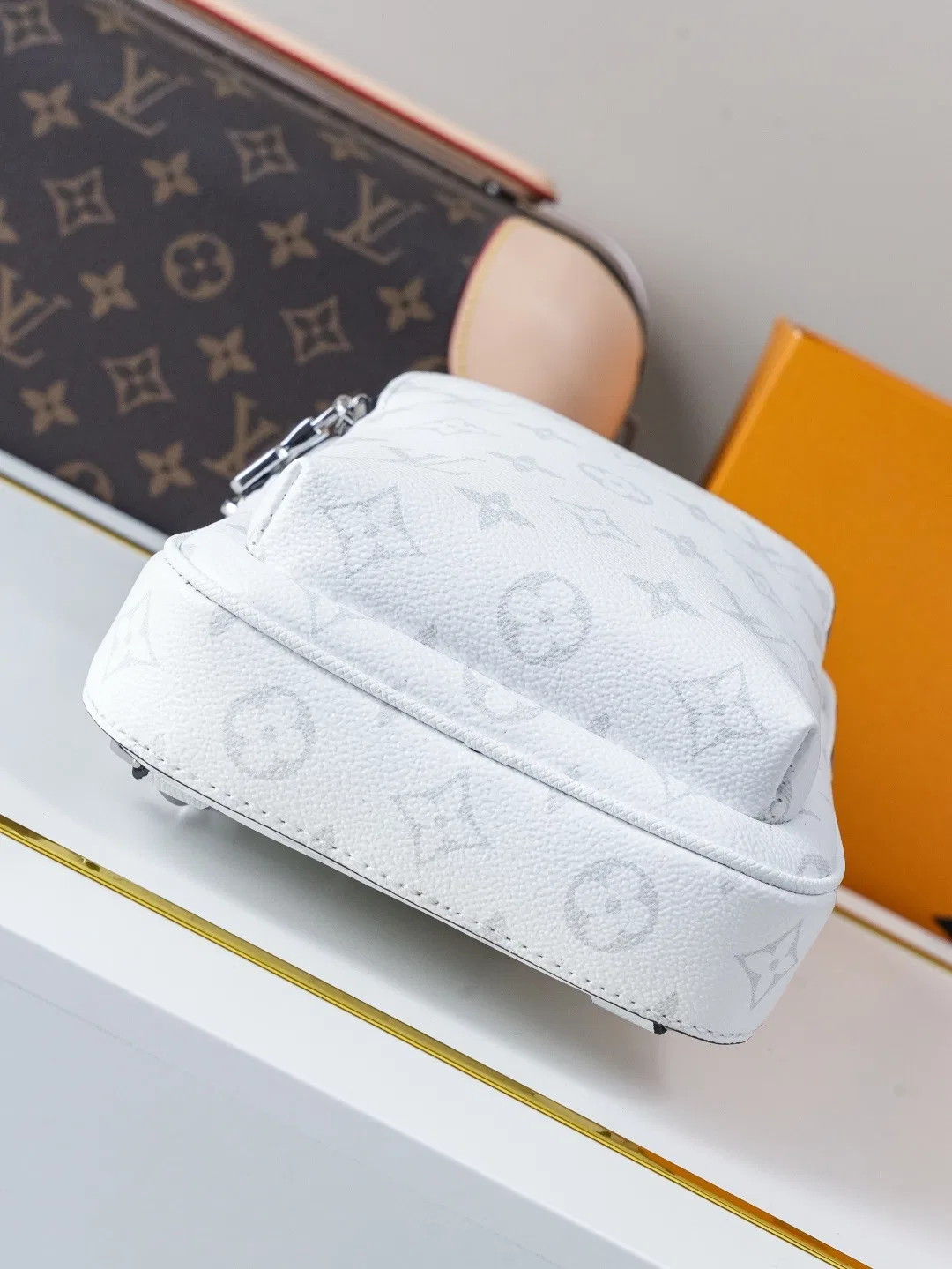 LV 27FW VCICDVH 059 크로스백 5