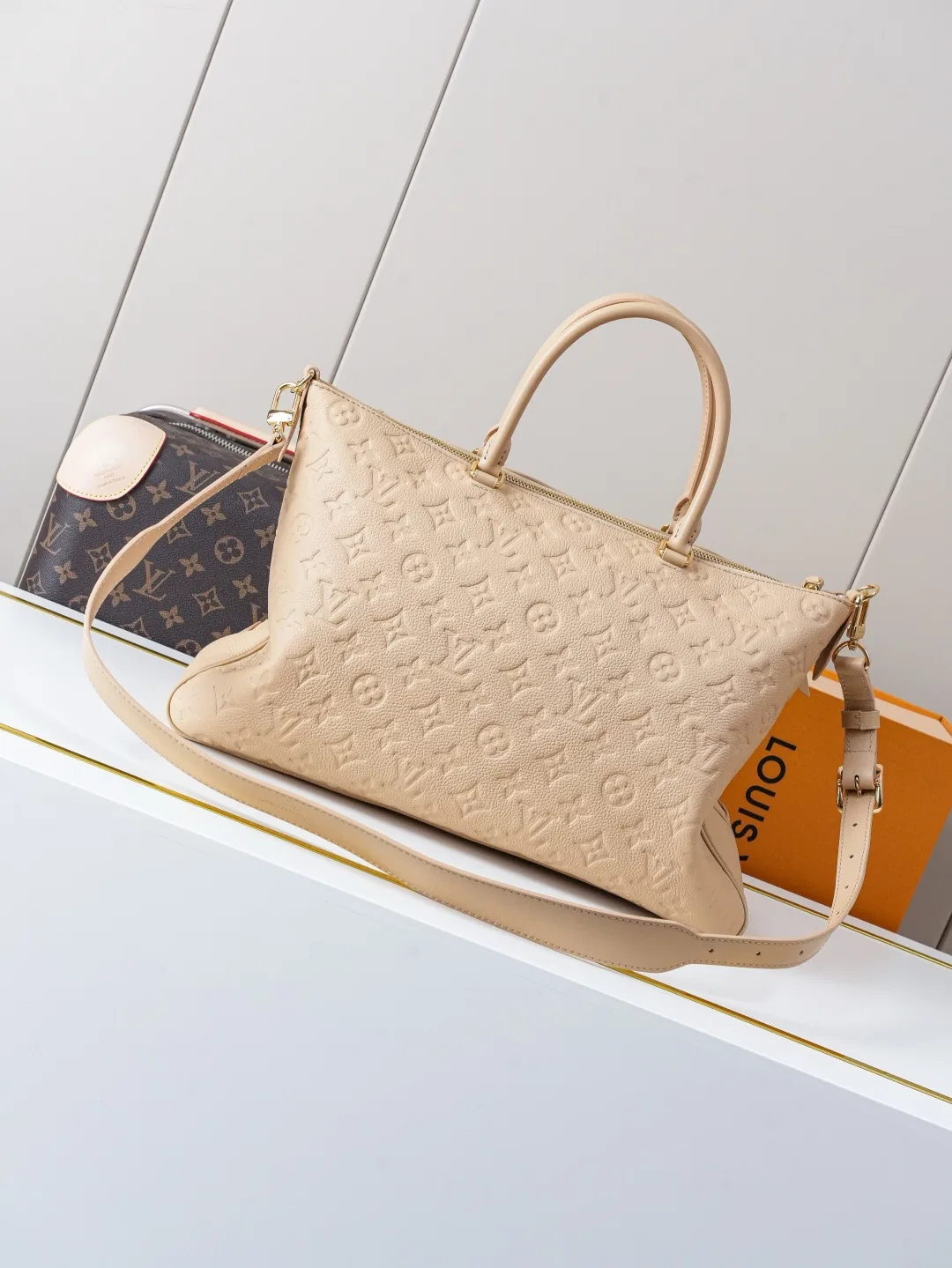 LV 27FW VCICDVH 060 토트백 3