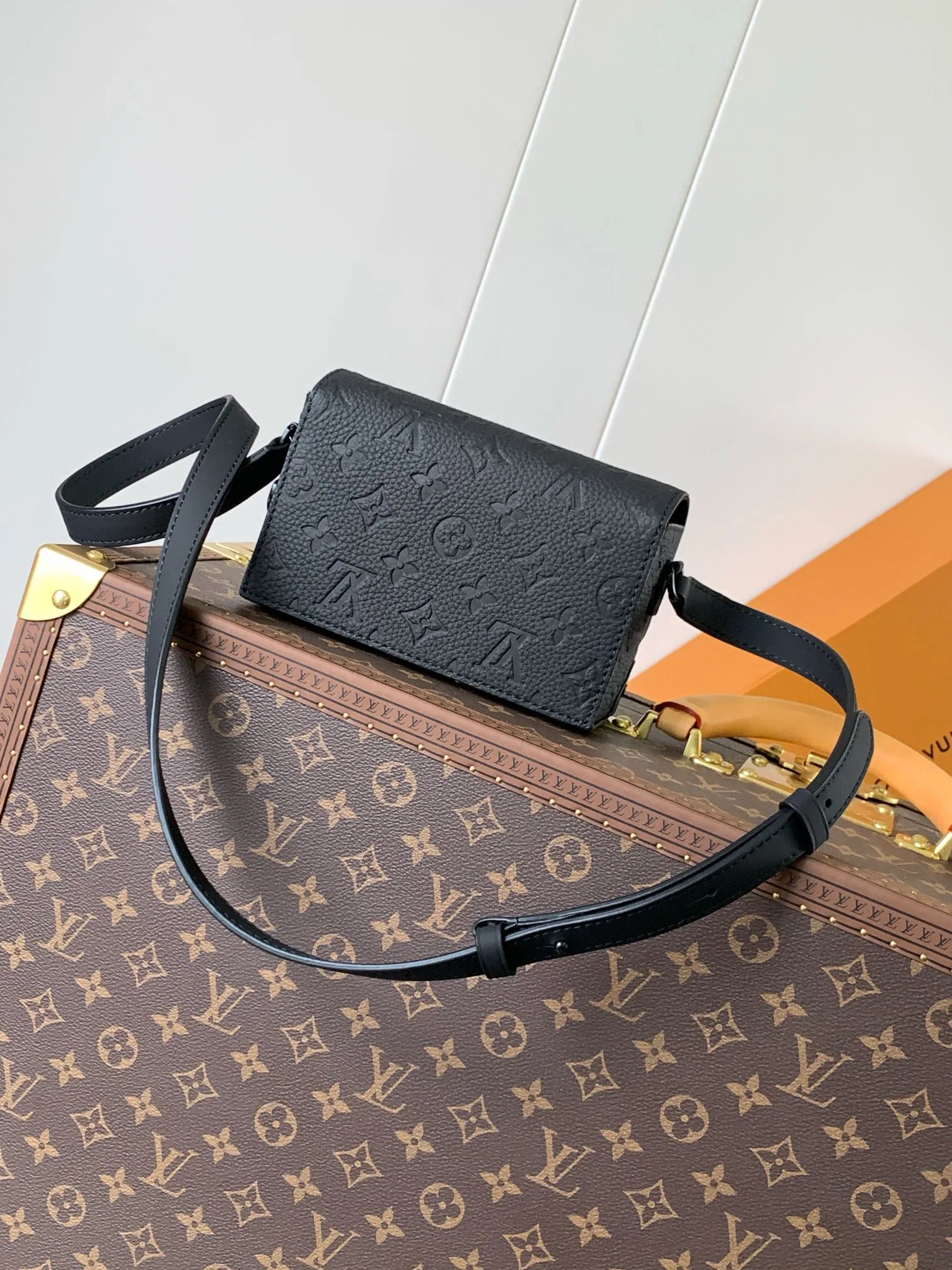 LV 27FW VCICDVH 063 크로스백 3