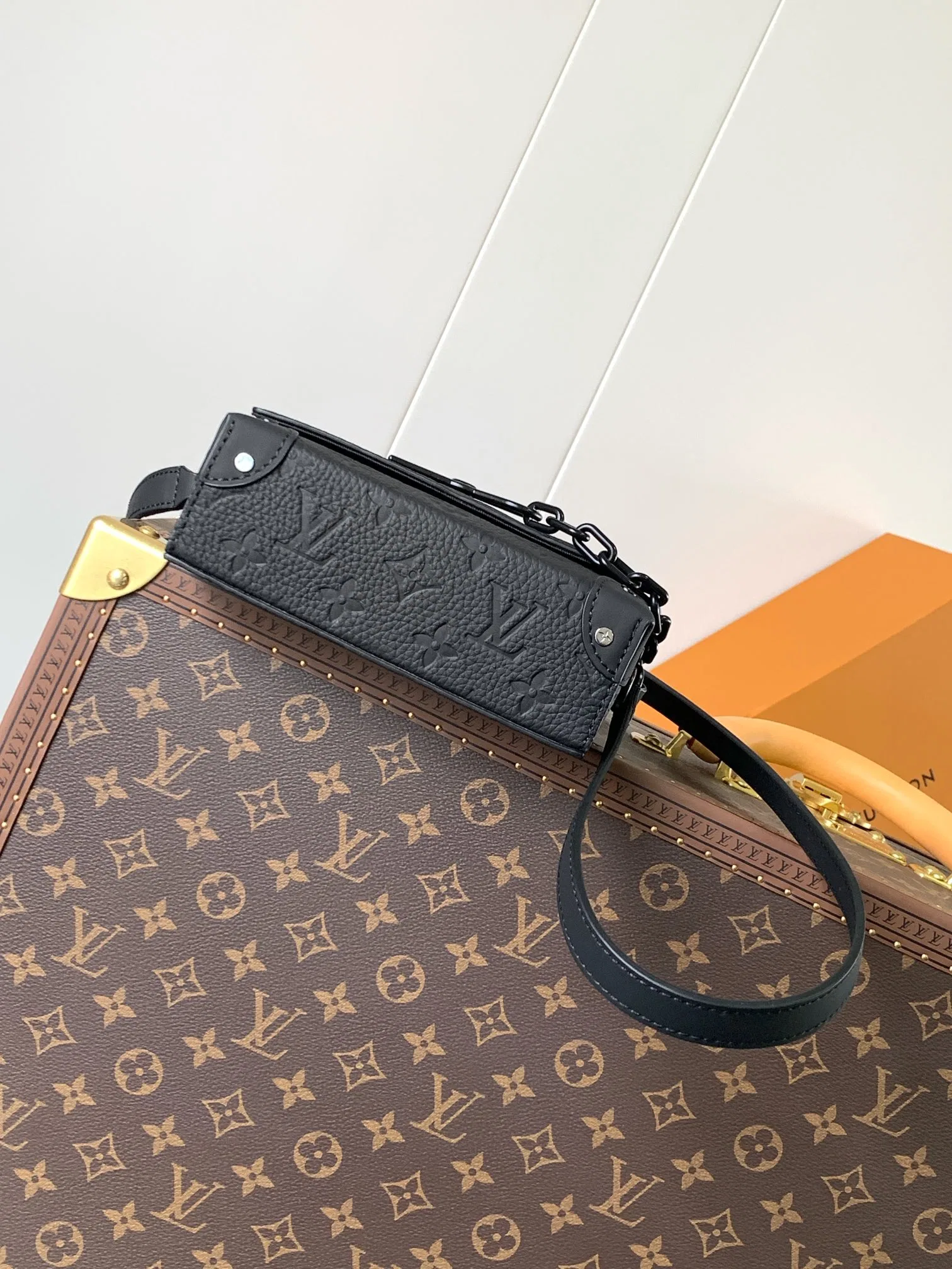 LV 27FW VCICDVH 063 크로스백 4