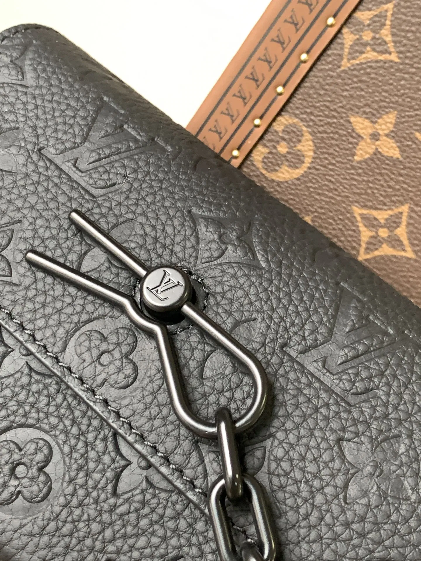 LV 27FW VCICDVH 063 크로스백 5