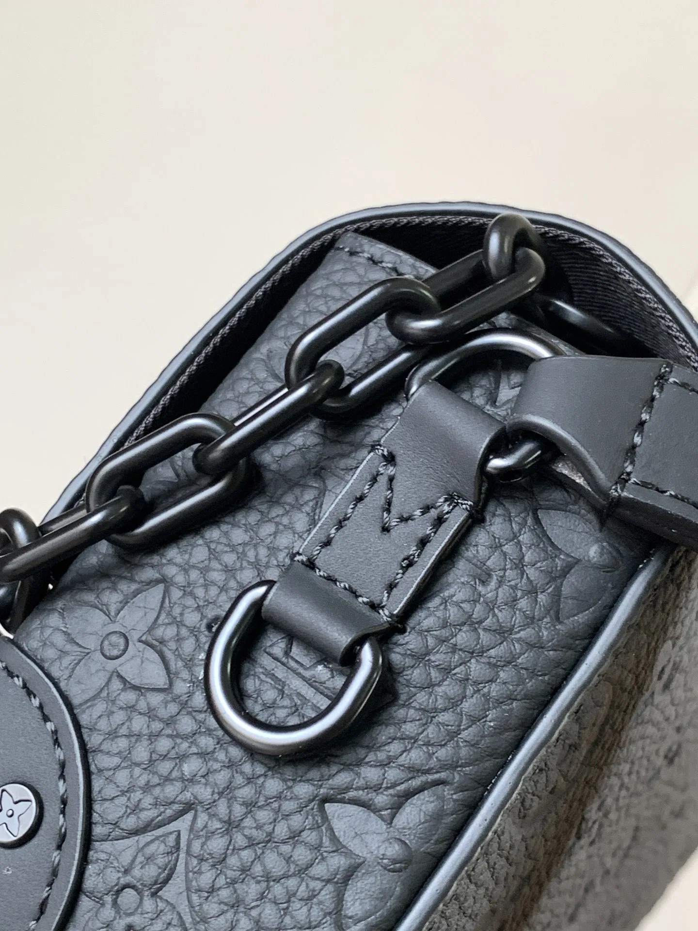 LV 27FW VCICDVH 063 크로스백 6