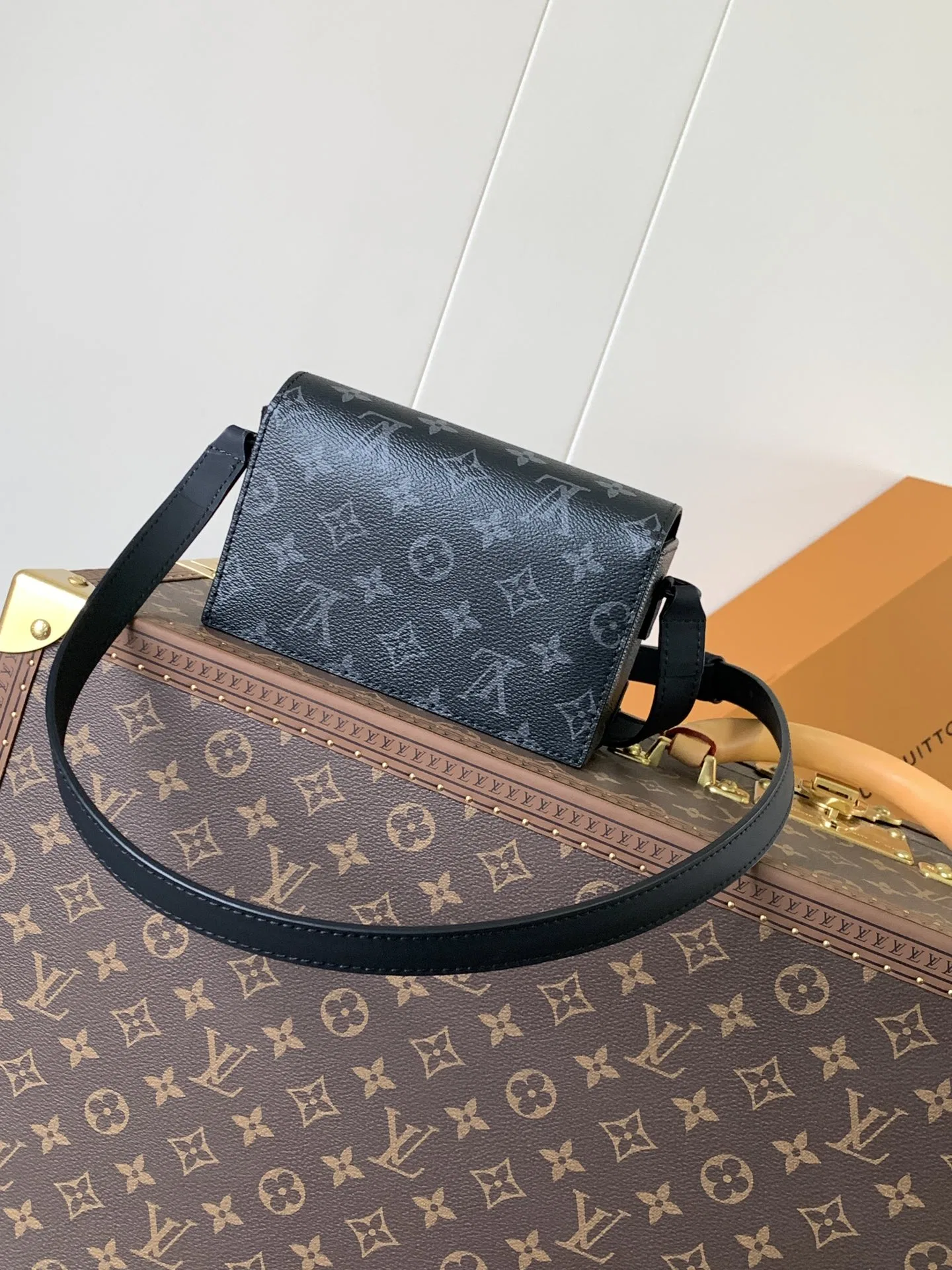 LV 27FW VCICDVH 064 크로스백 3