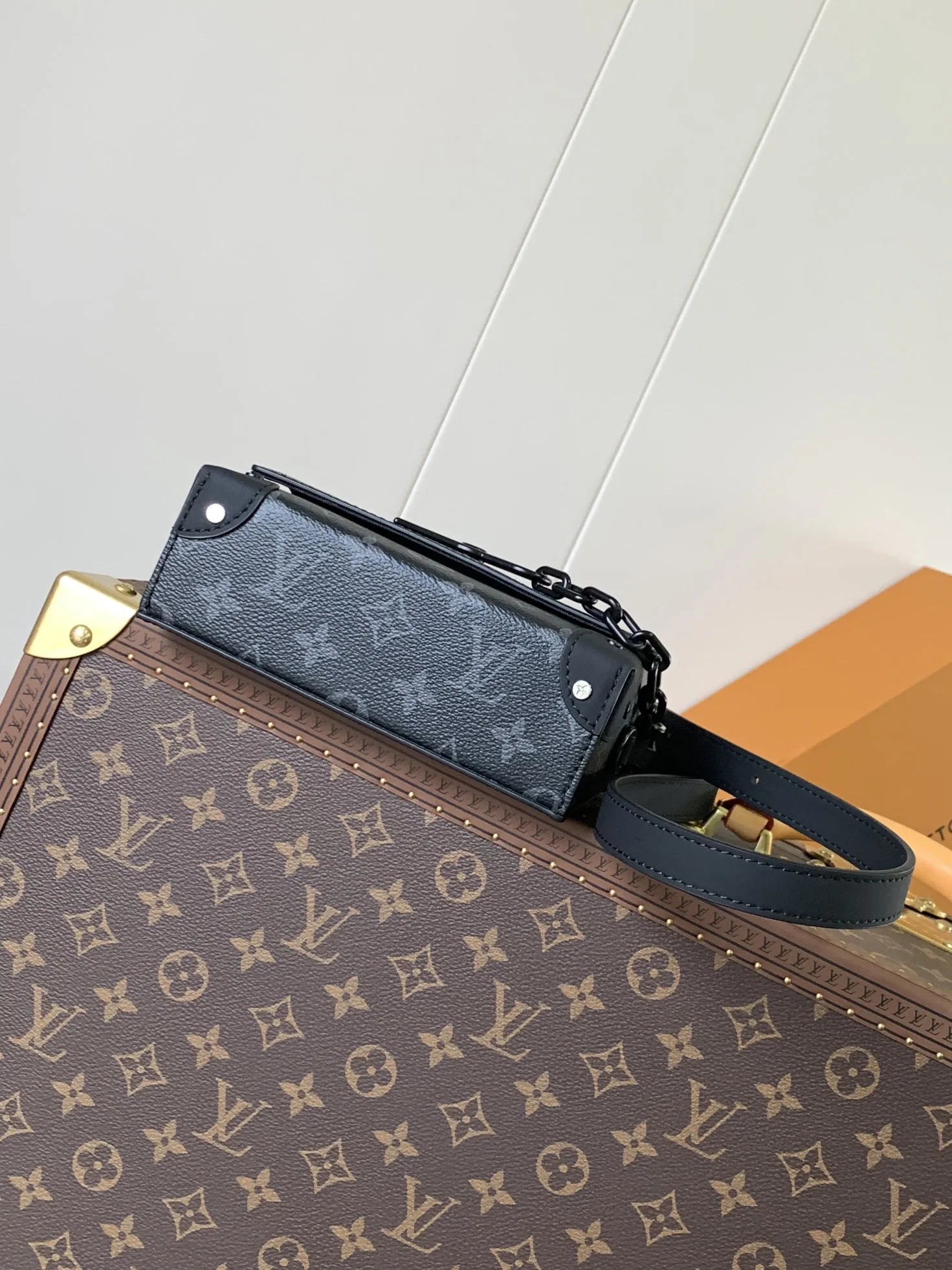 LV 27FW VCICDVH 064 크로스백 4