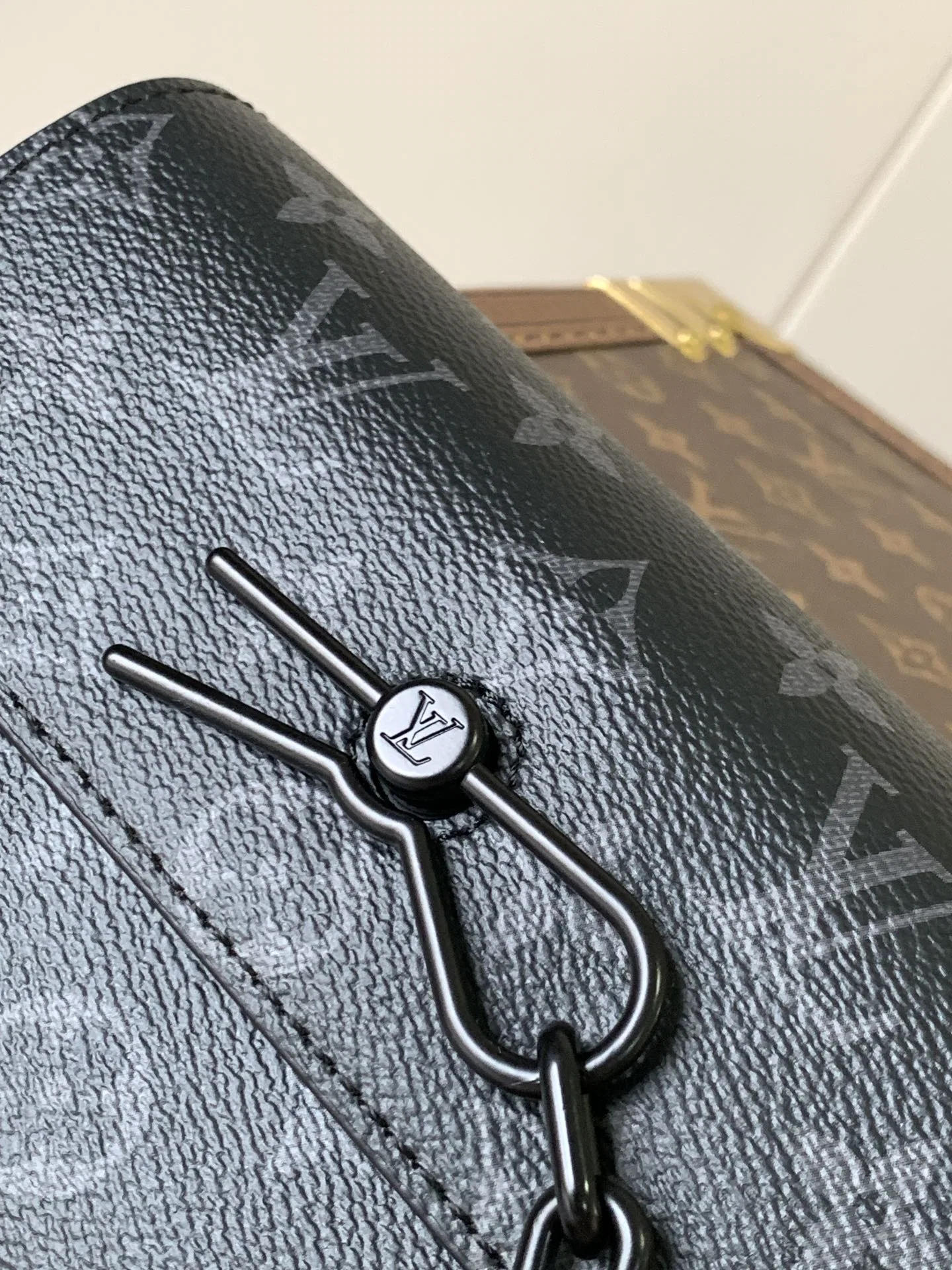 LV 27FW VCICDVH 064 크로스백 5