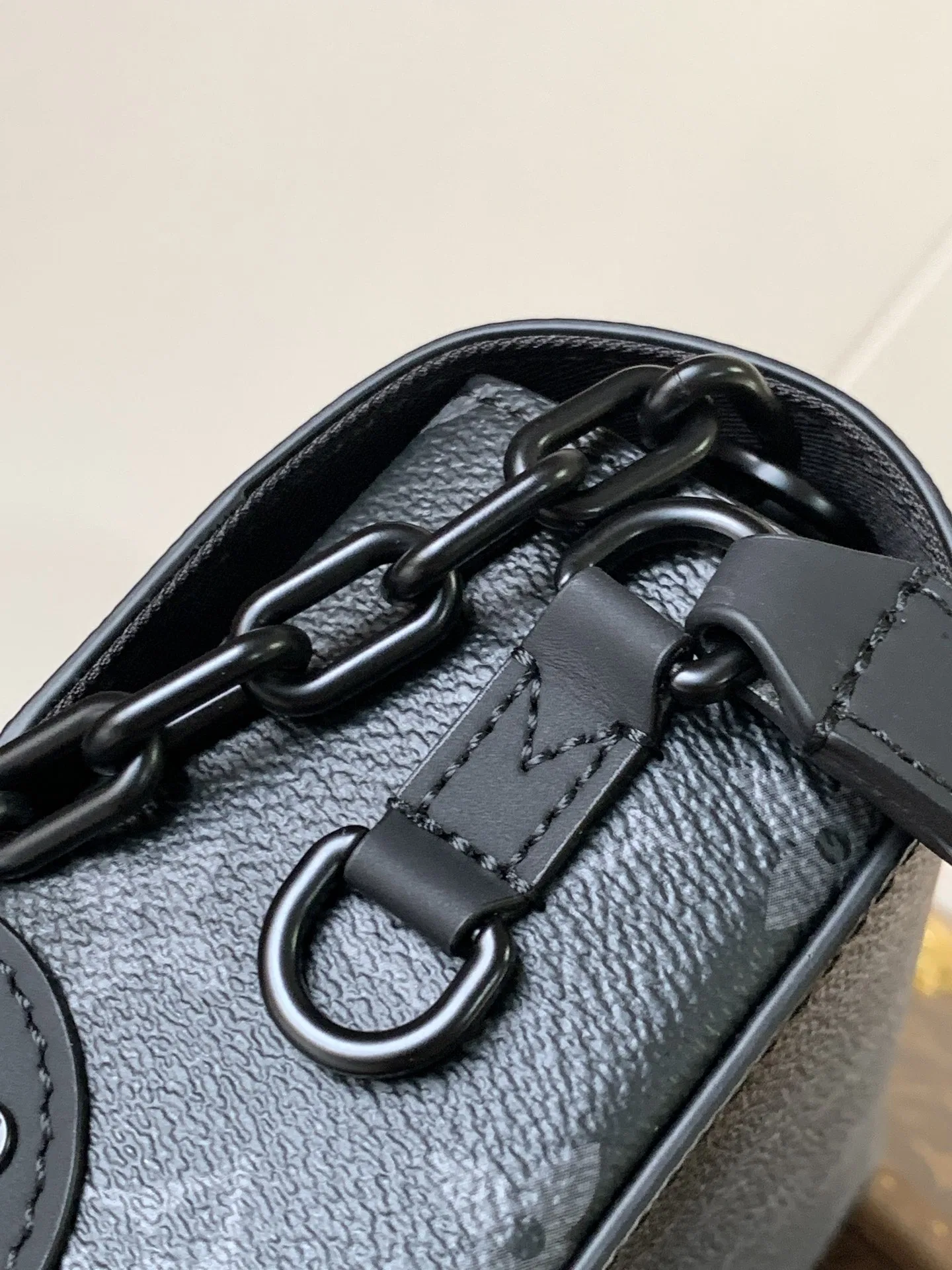 LV 27FW VCICDVH 064 크로스백 6