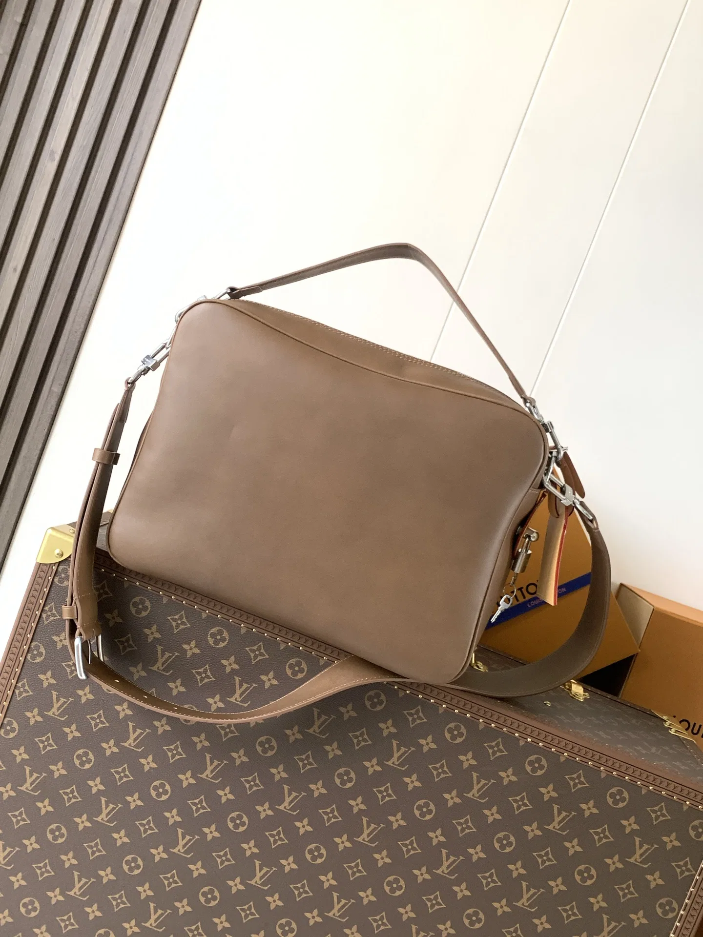 LV 27FW VCICDVH 066 크로스백 3