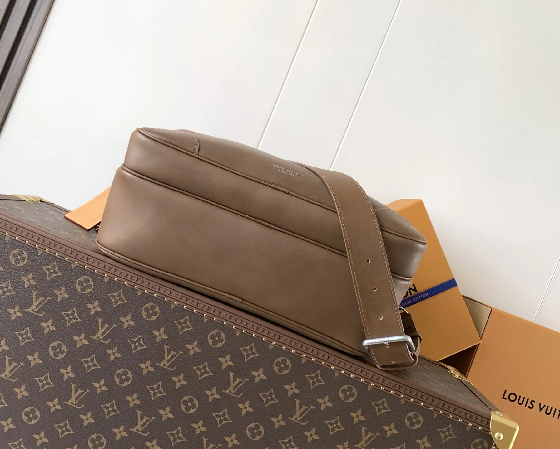 LV 27FW VCICDVH 066 크로스백 4