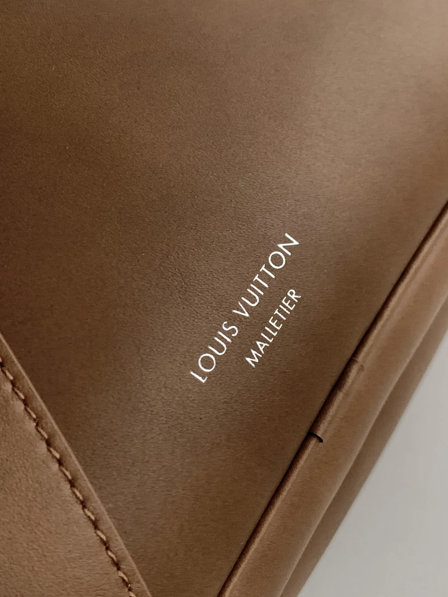 LV 27FW VCICDVH 066 크로스백 5