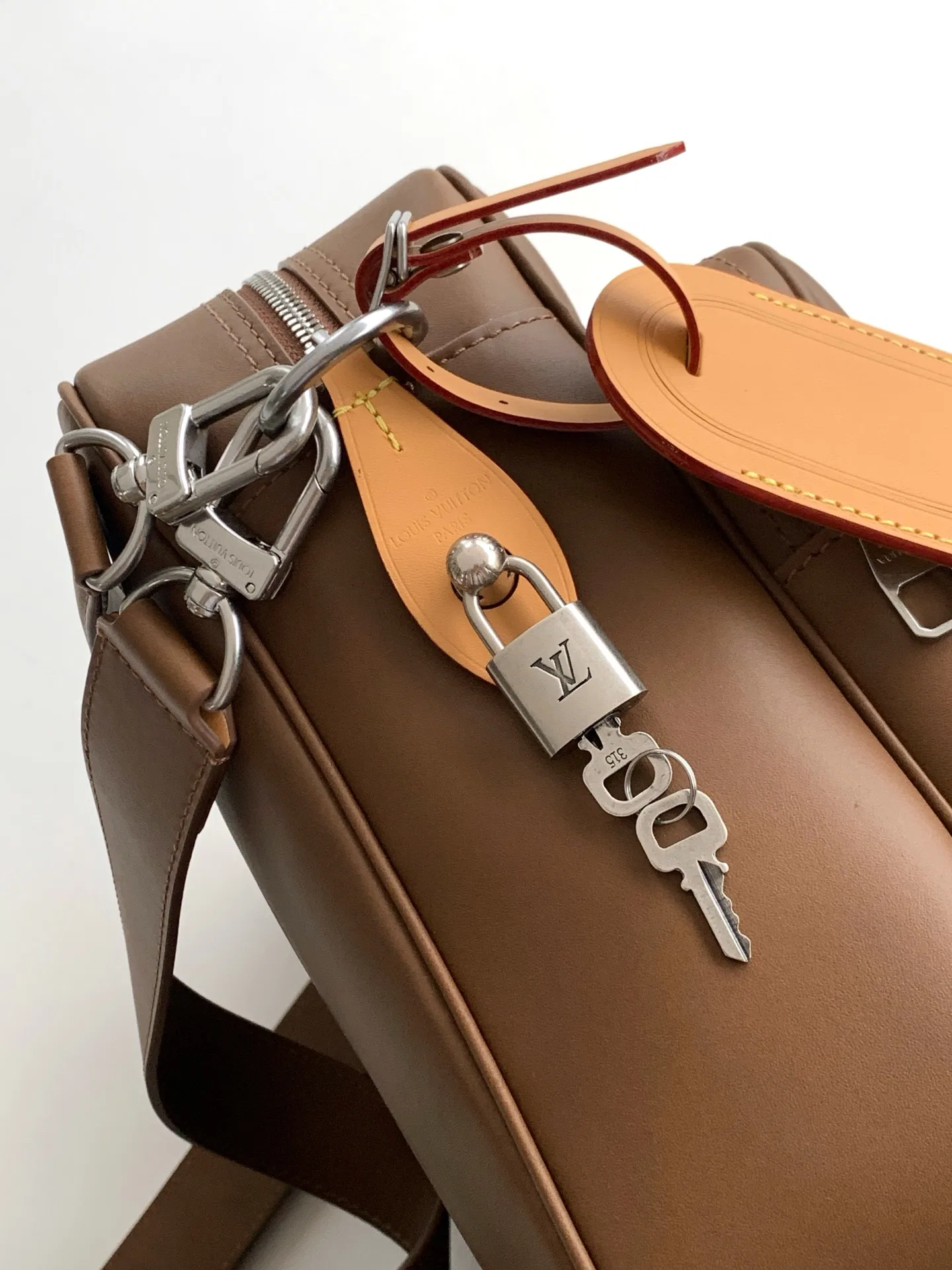 LV 27FW VCICDVH 066 크로스백 6