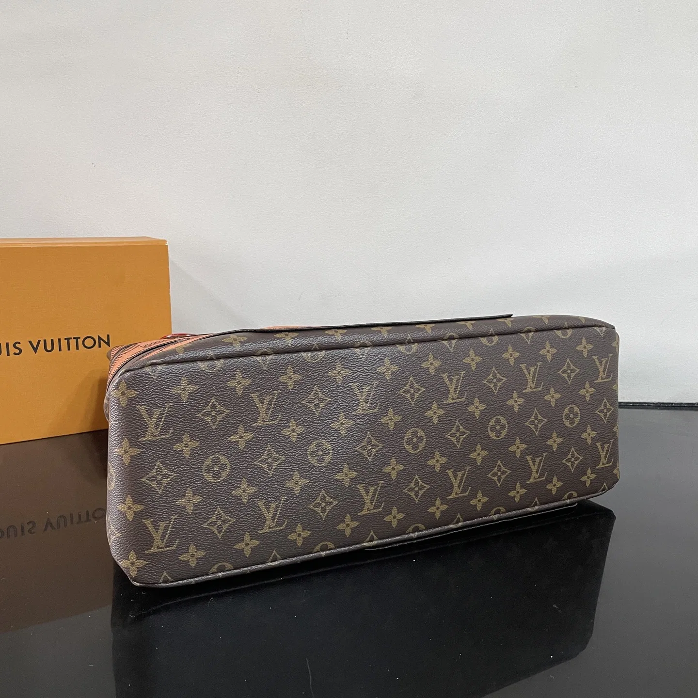 LV 27FW WBOJRAP 070 토트백 4