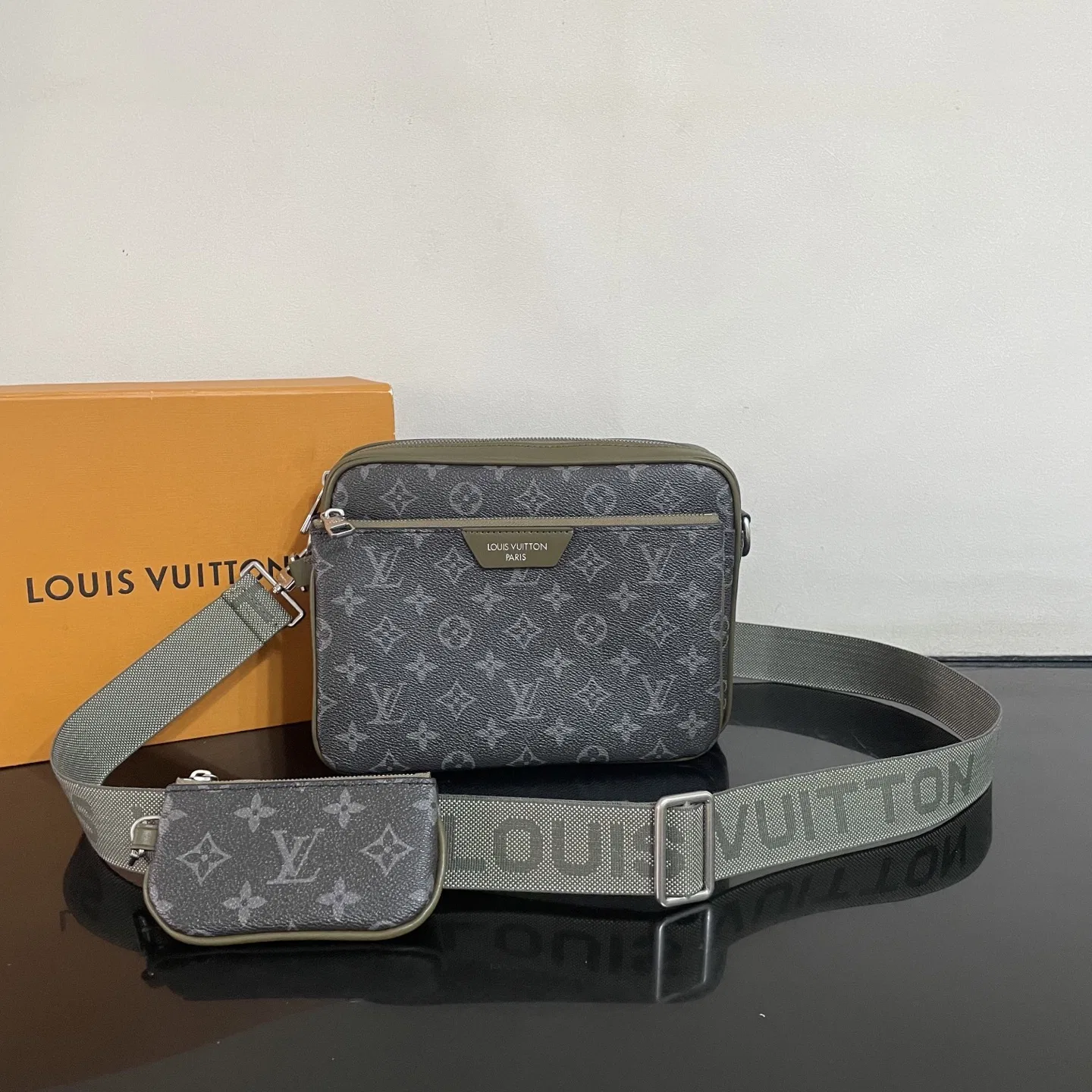 LV 27FW WBOJRAP 073 크로스백