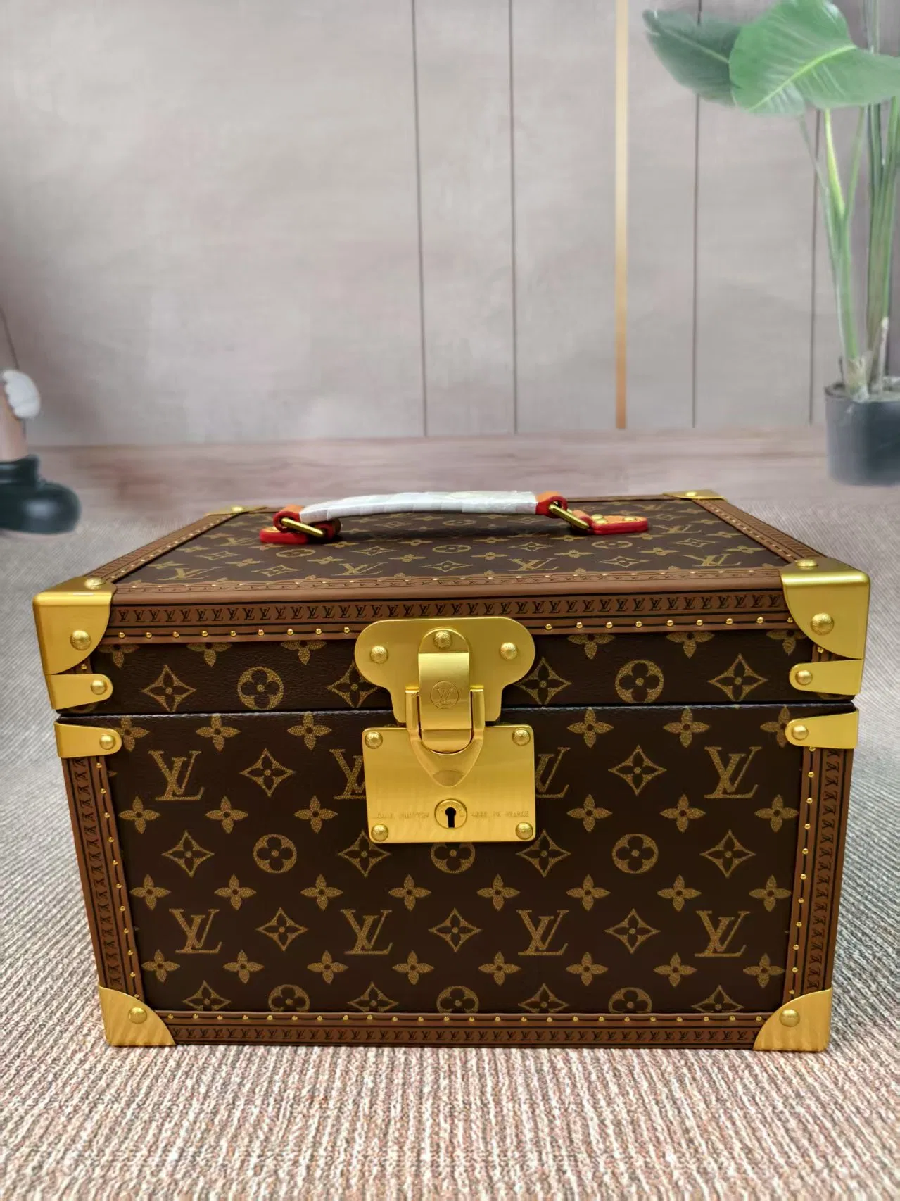 LV 27FW XHWLRED 002 시계보관함